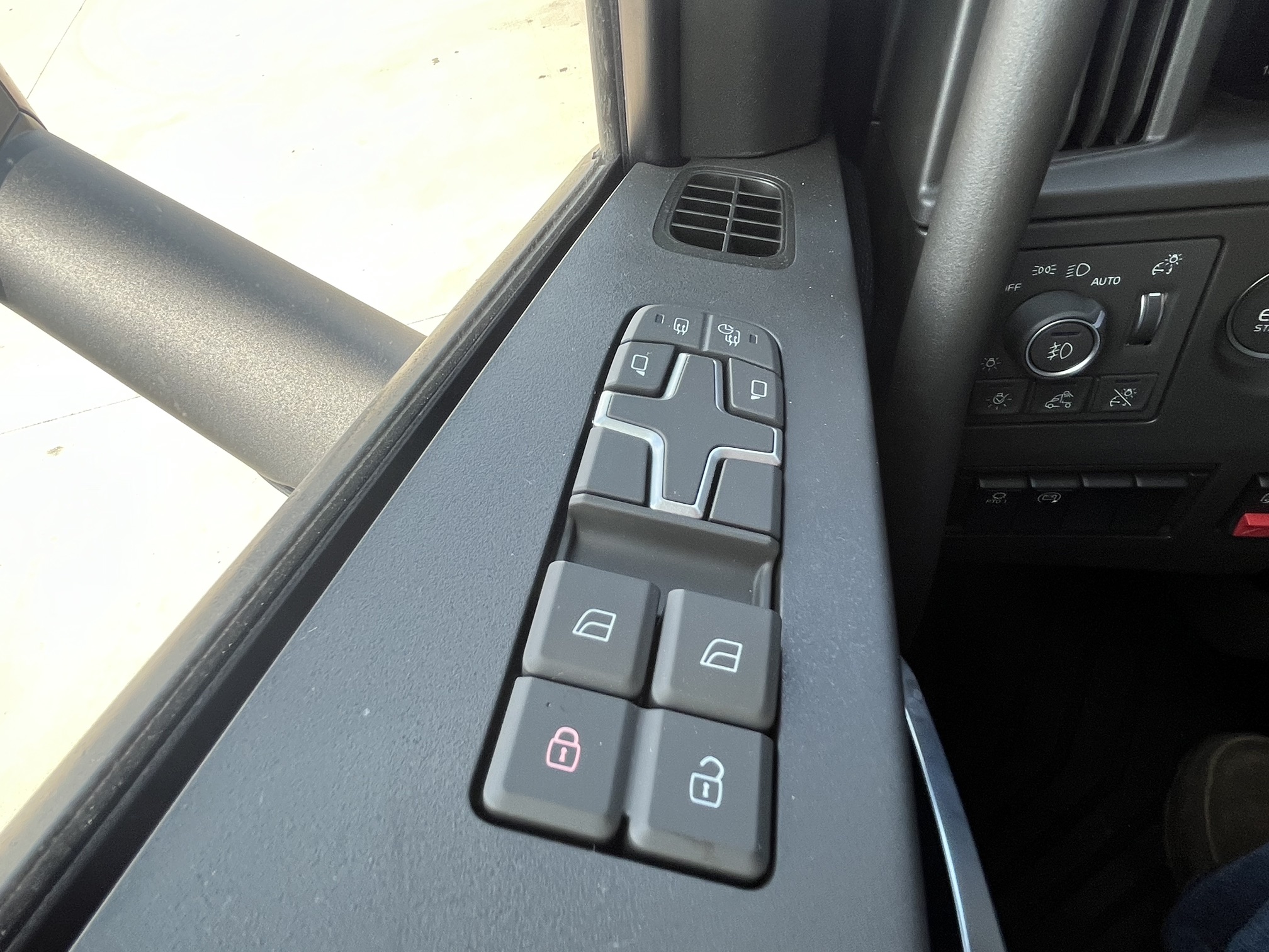 2026 Volvo - image 23