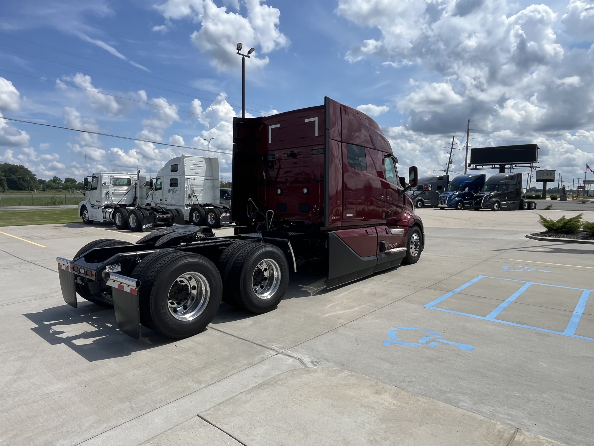 2026 Volvo - image 5