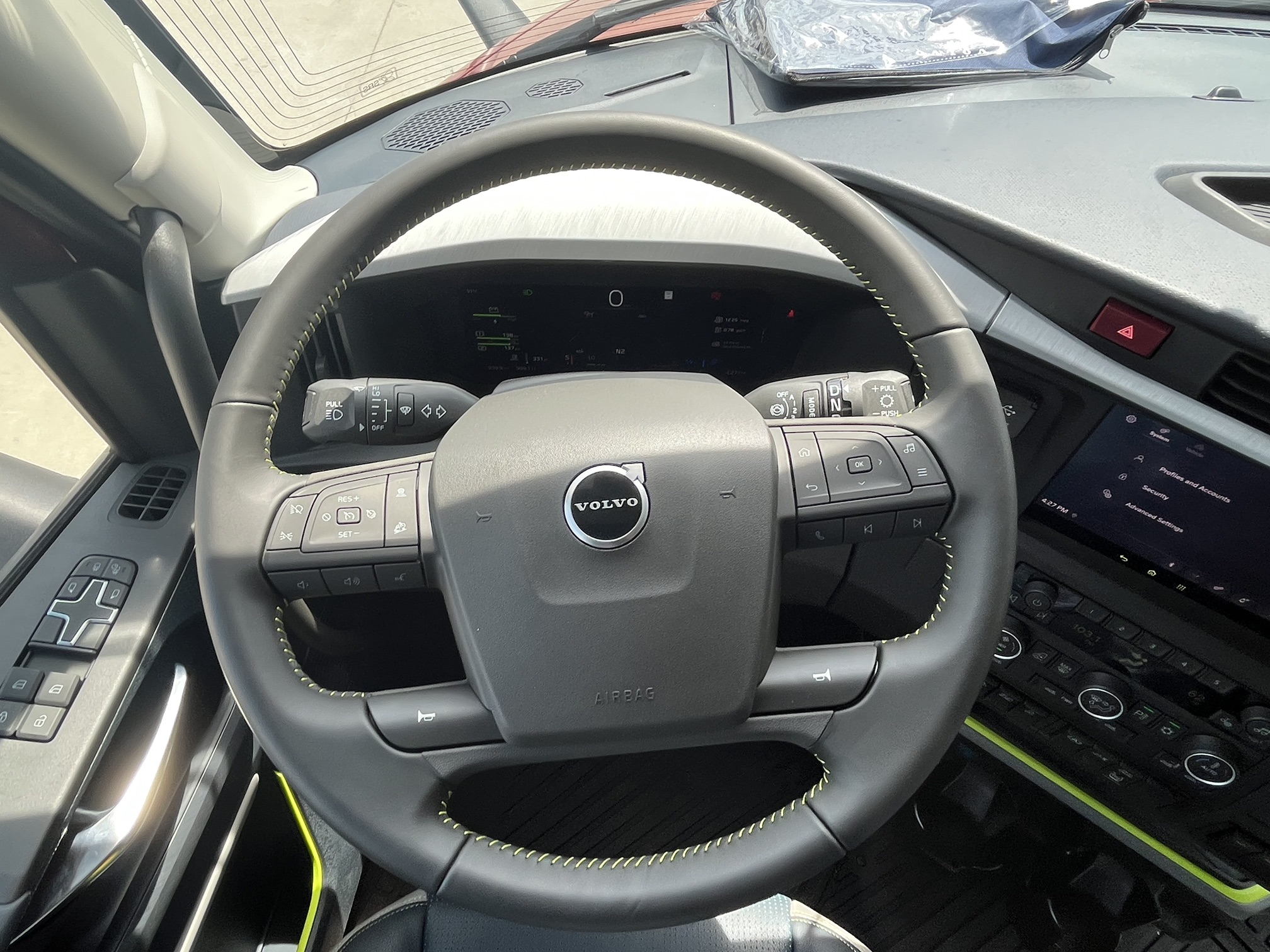 2026 Volvo - image 17