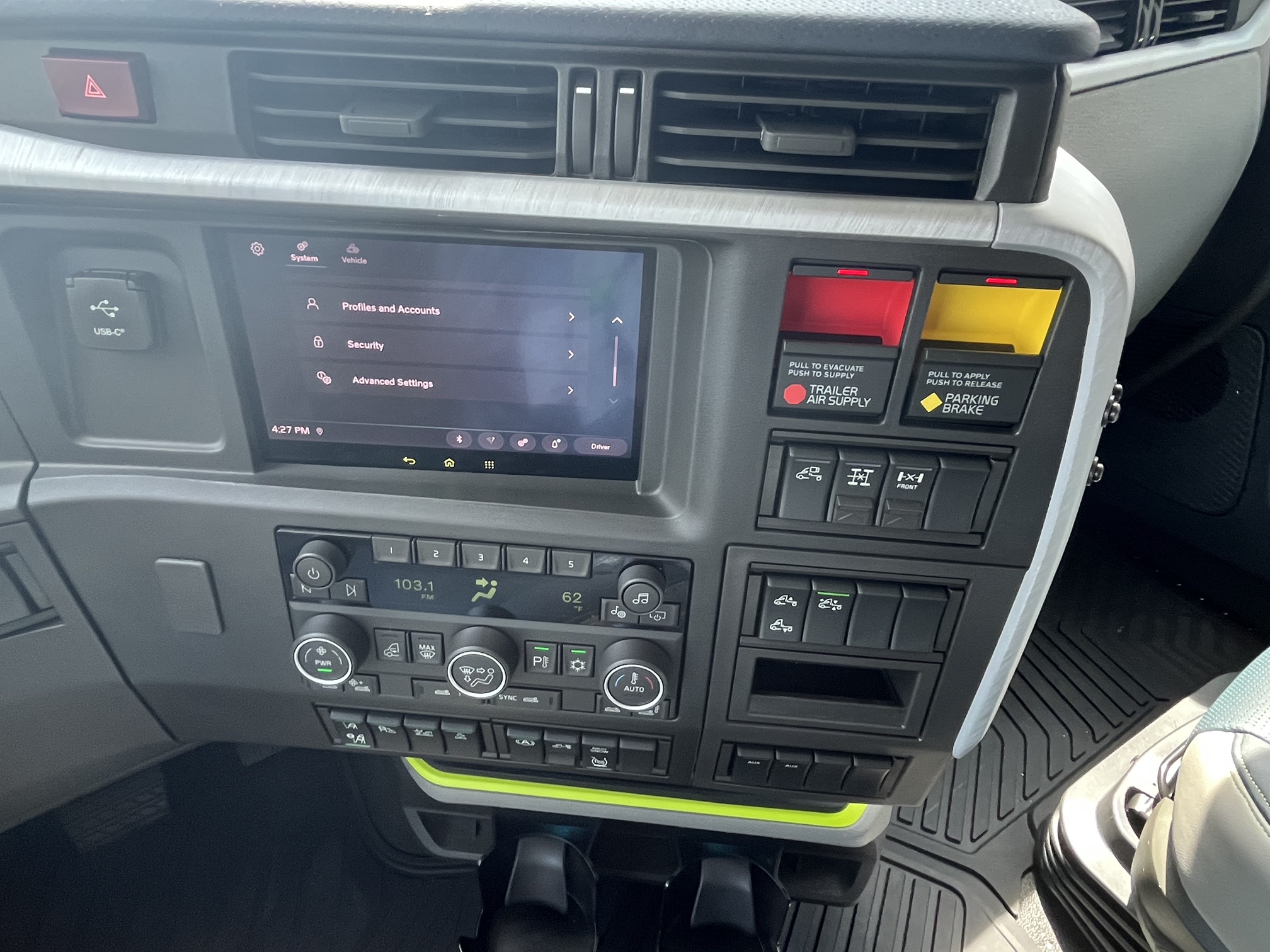 2026 Volvo - image 18