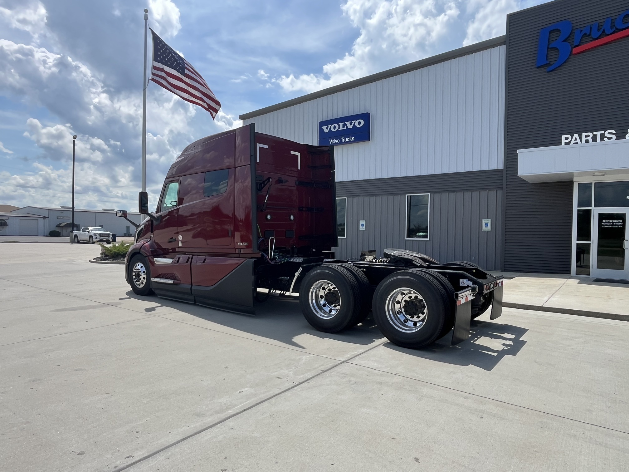 2026 Volvo - image 7