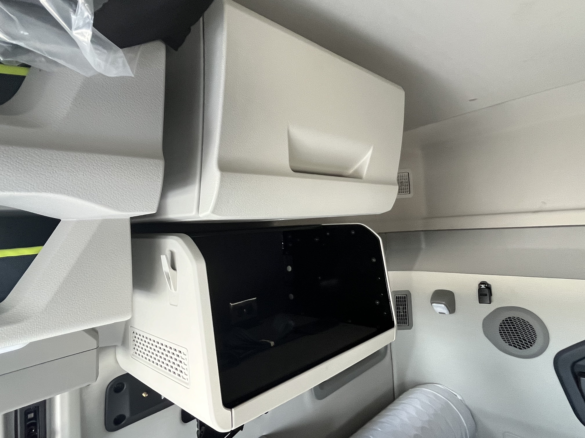 2026 Volvo - image 11