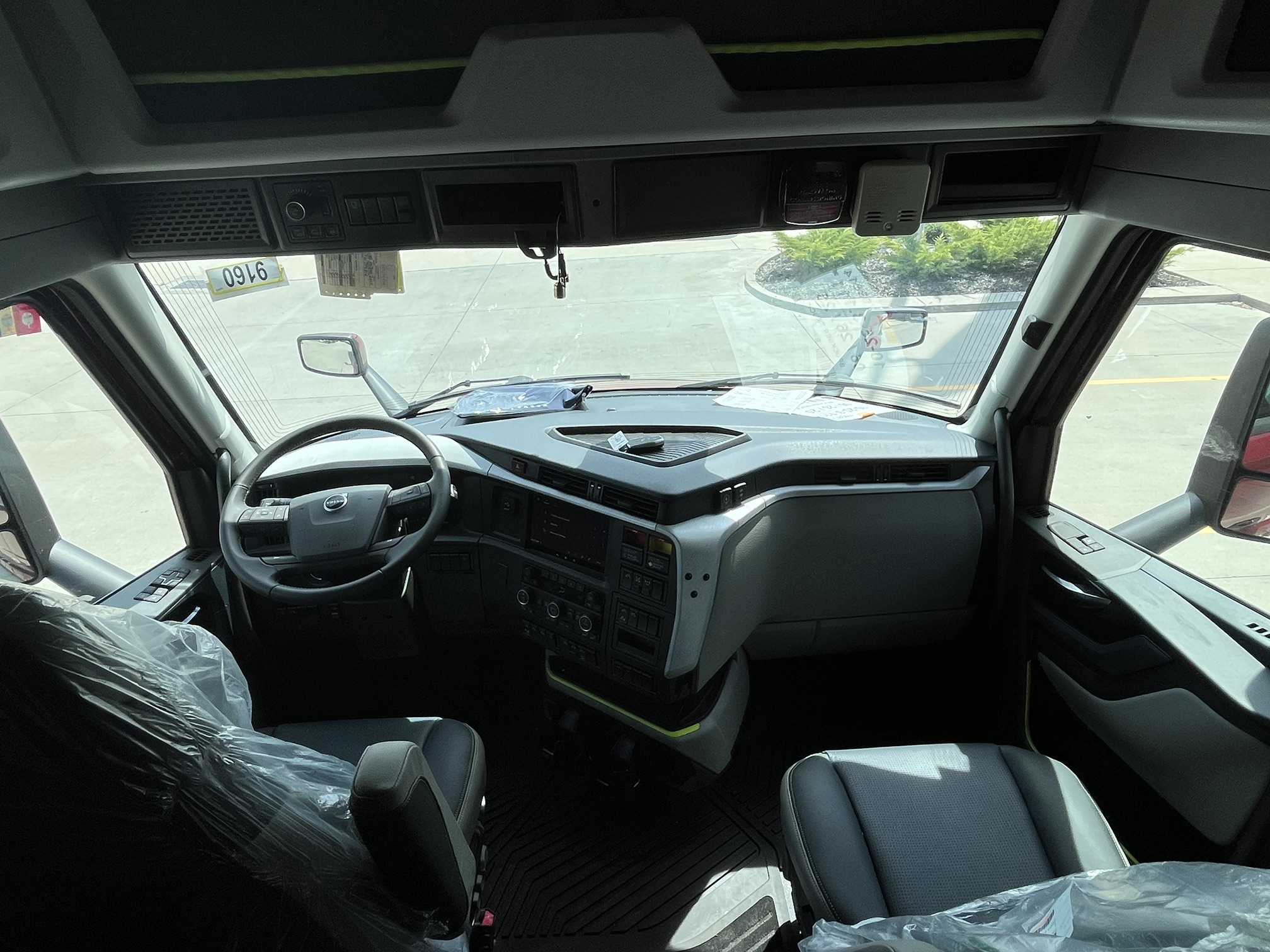 2026 Volvo - image 15