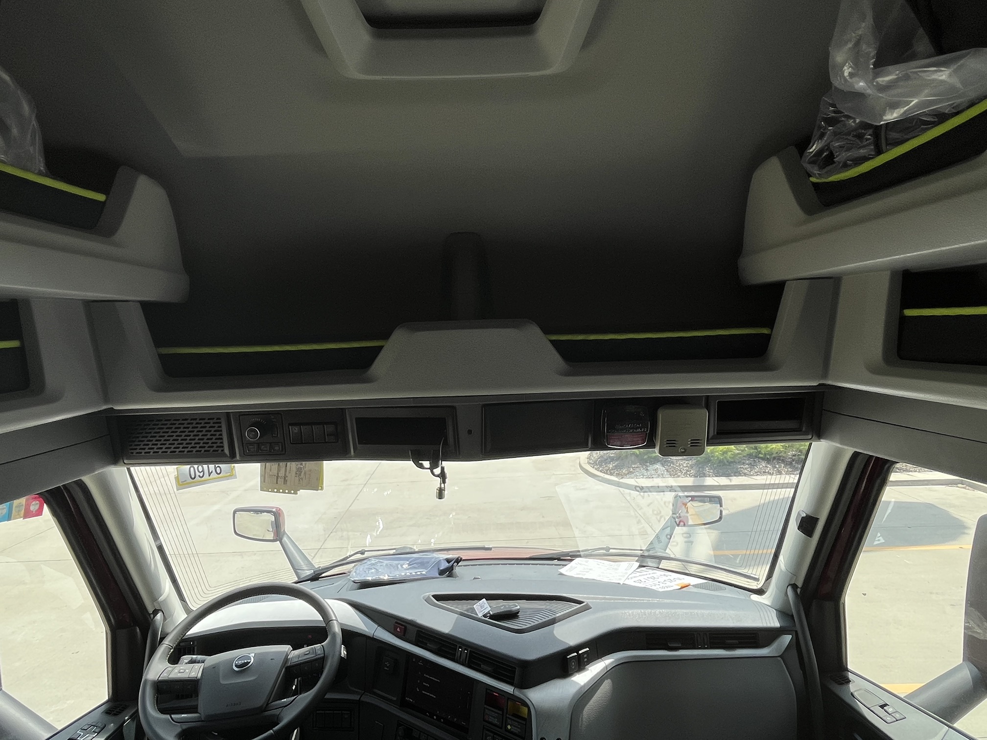 2026 Volvo - image 14