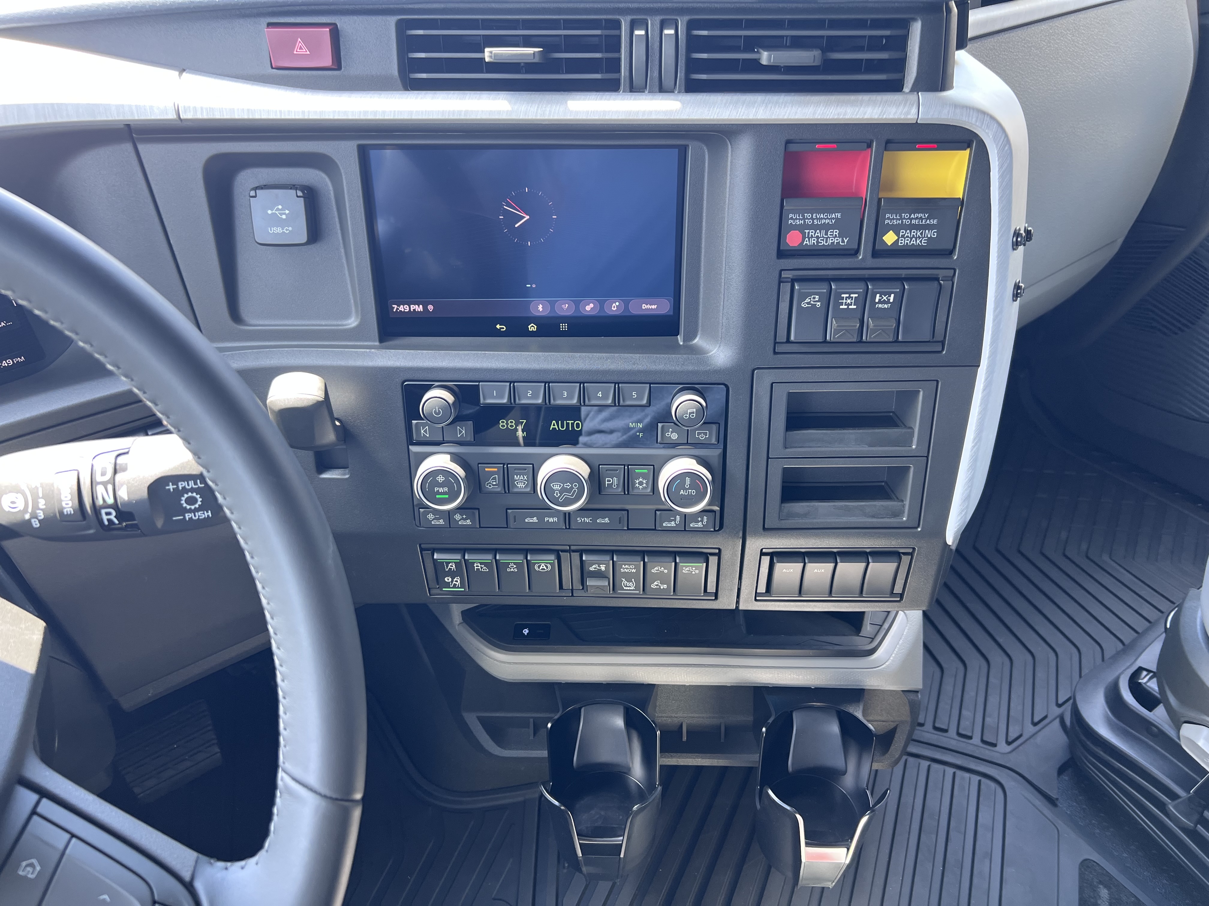 2026 Volvo - image 17