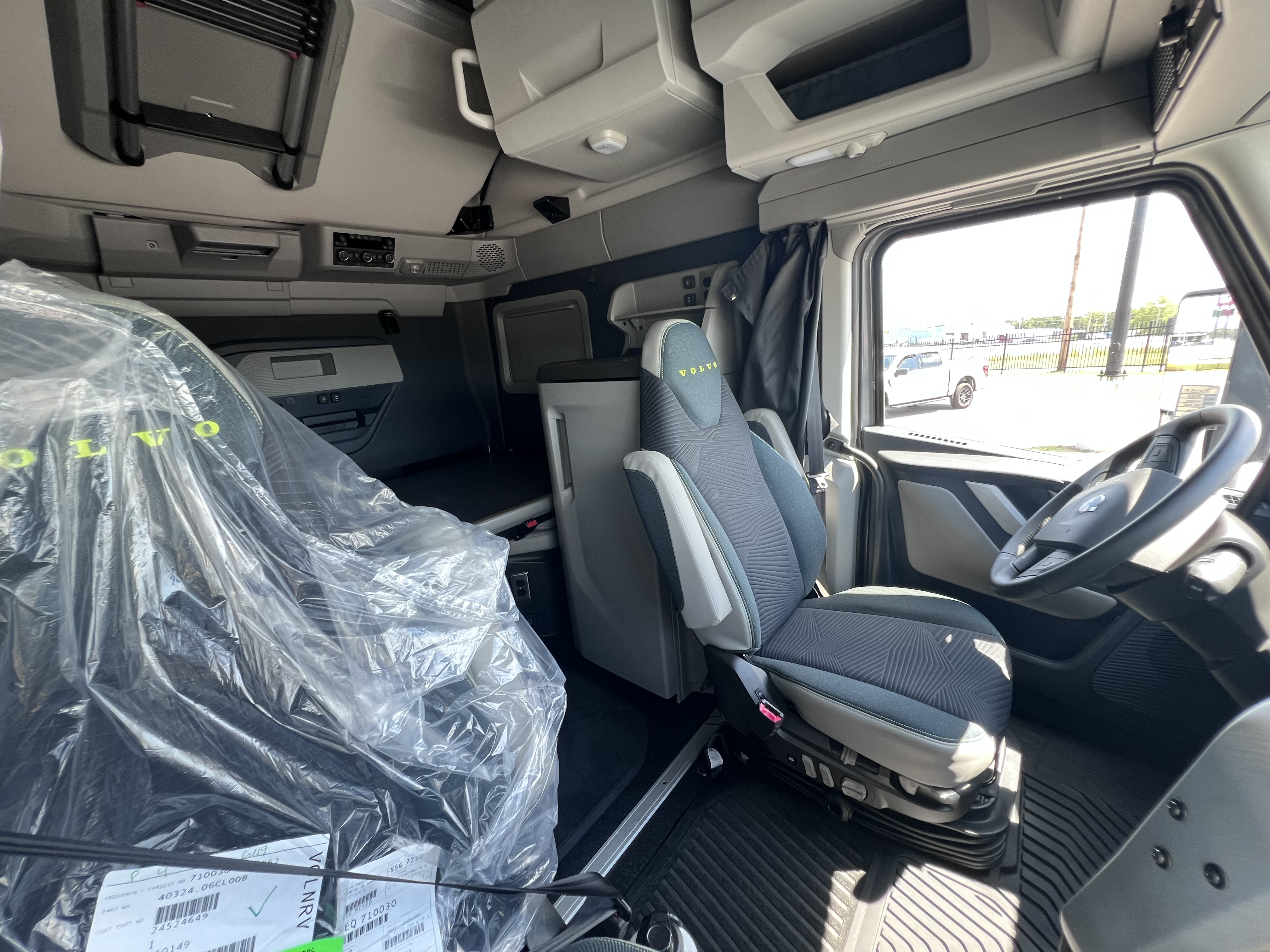 2026 Volvo - image 16