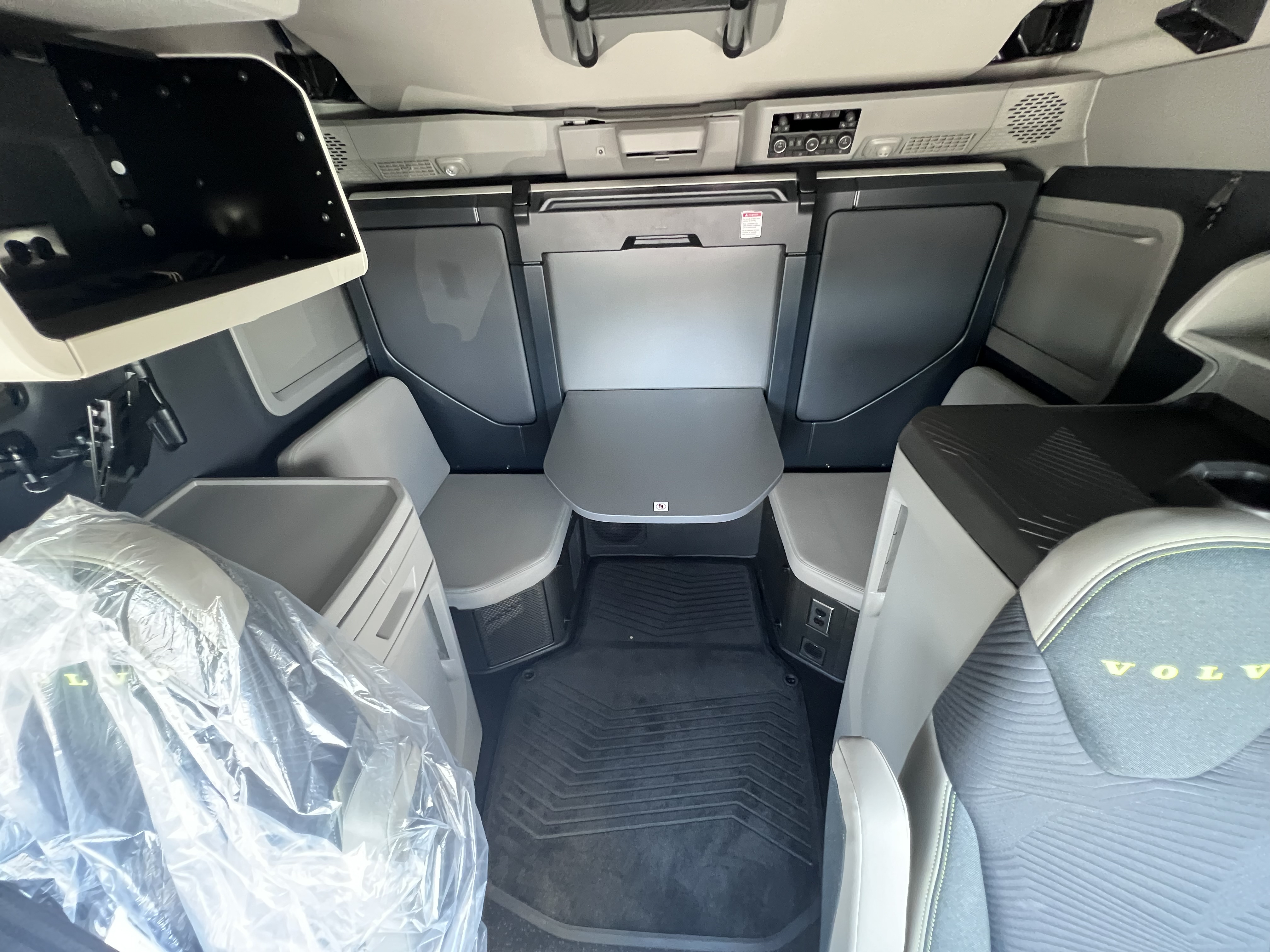 2026 Volvo - image 19