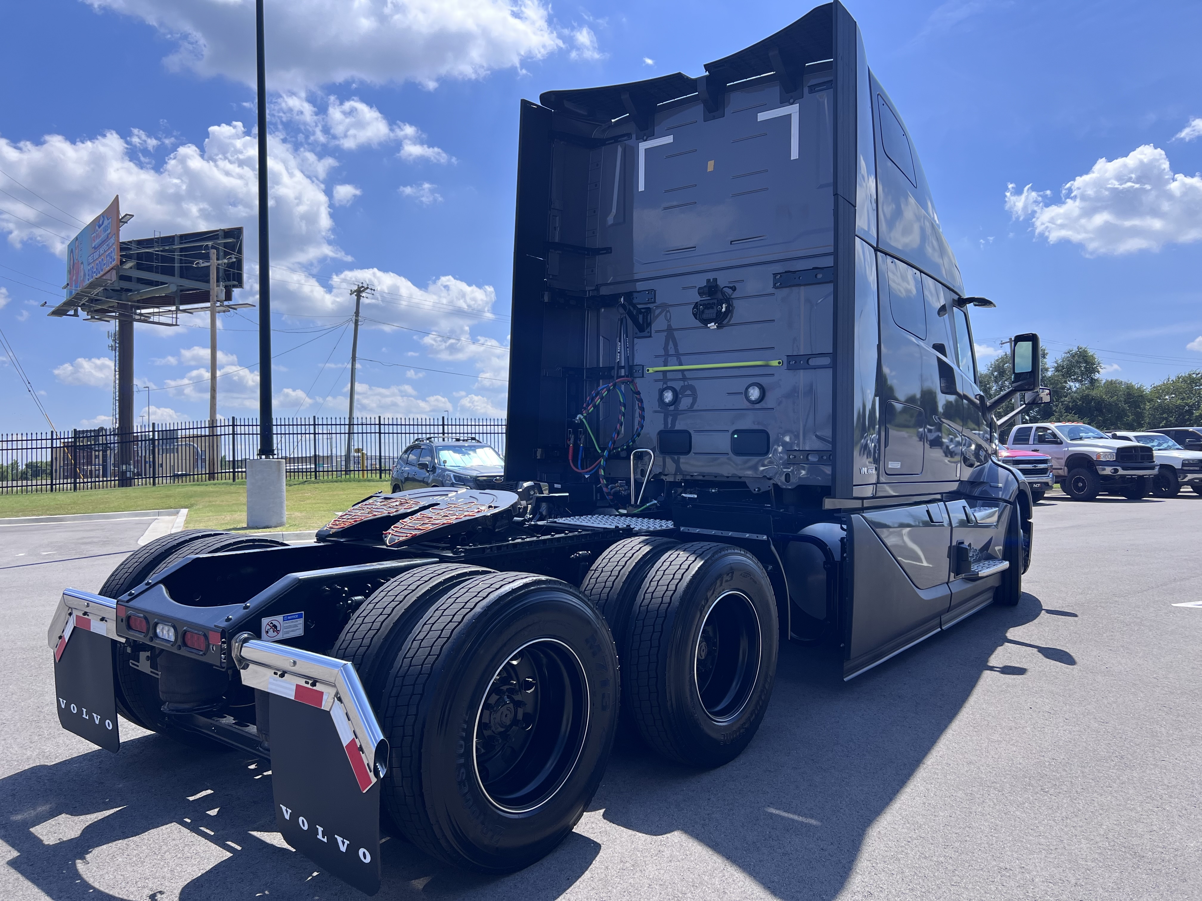 2026 Volvo - image 8