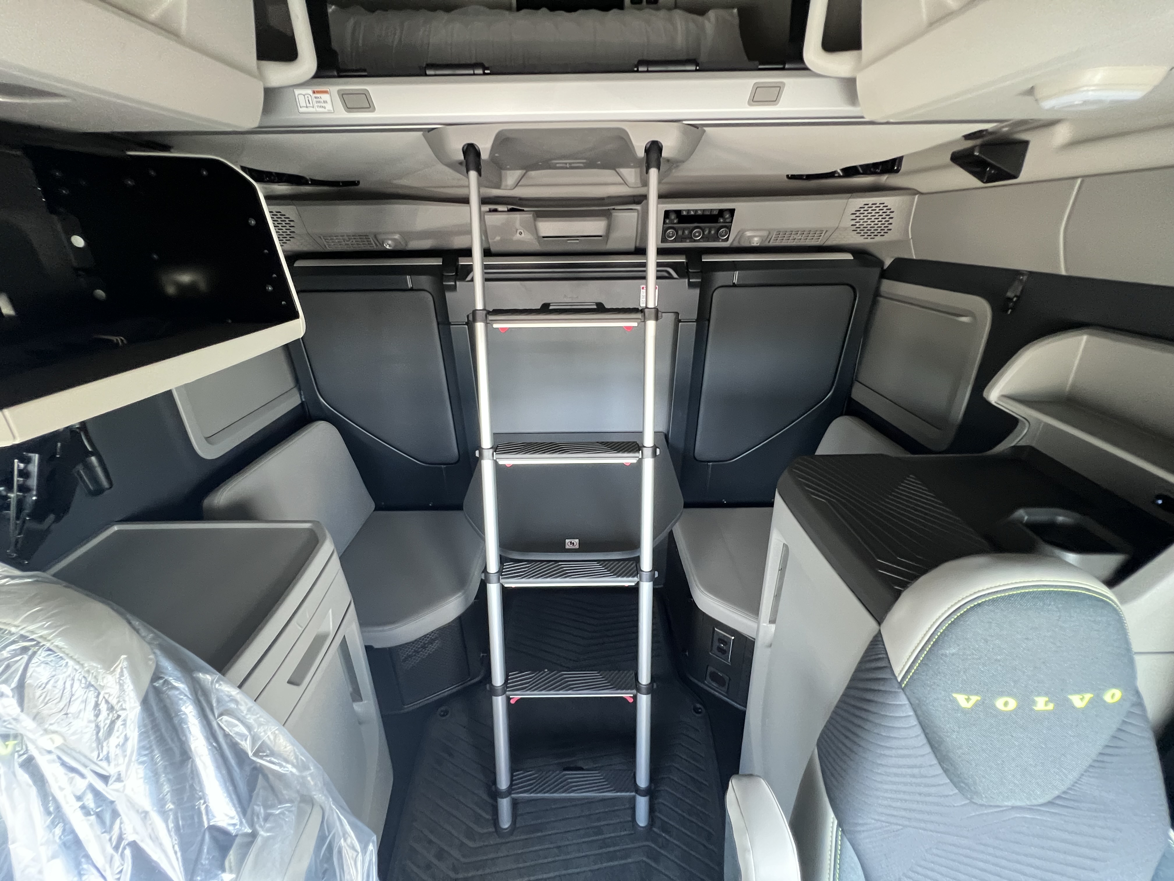 2026 Volvo - image 18