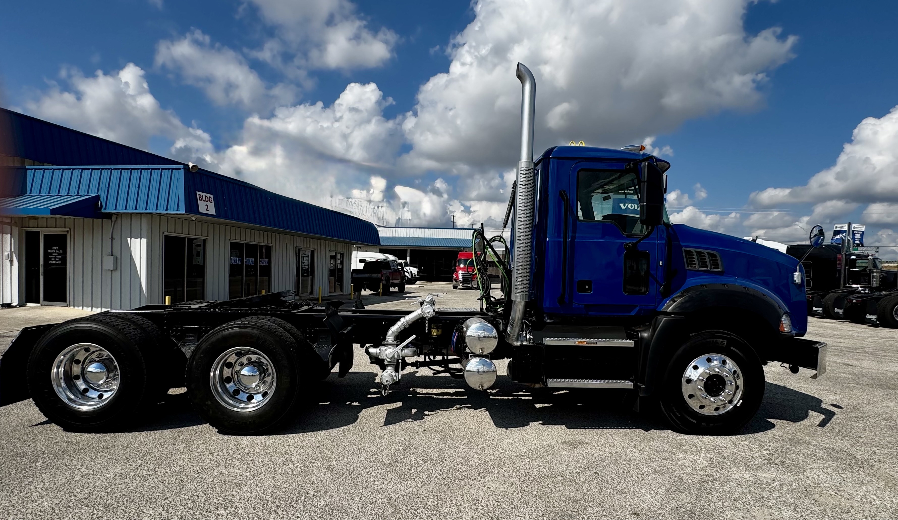 2024 Mack Granite - image 3