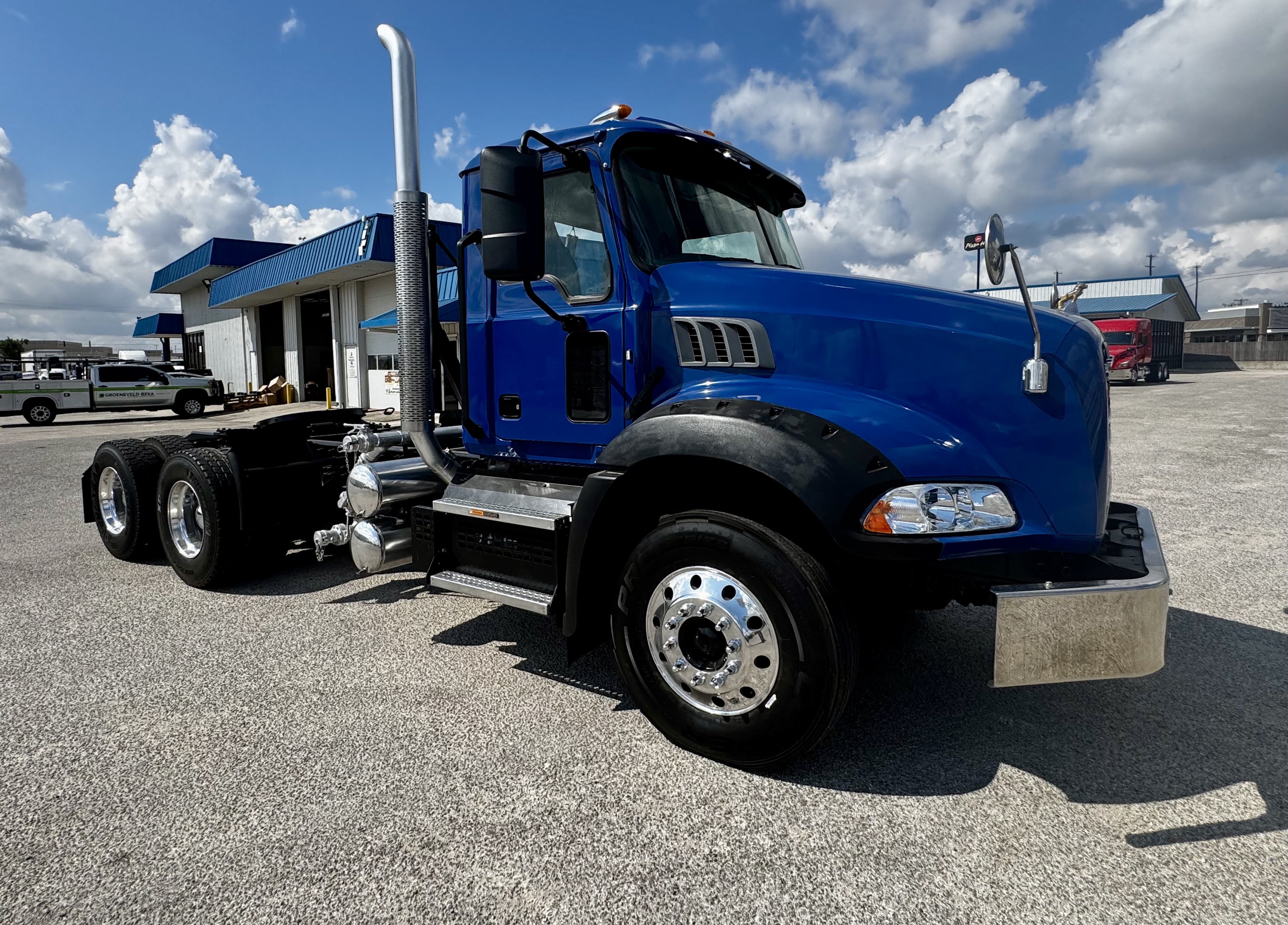 2024 Mack Granite - image 2