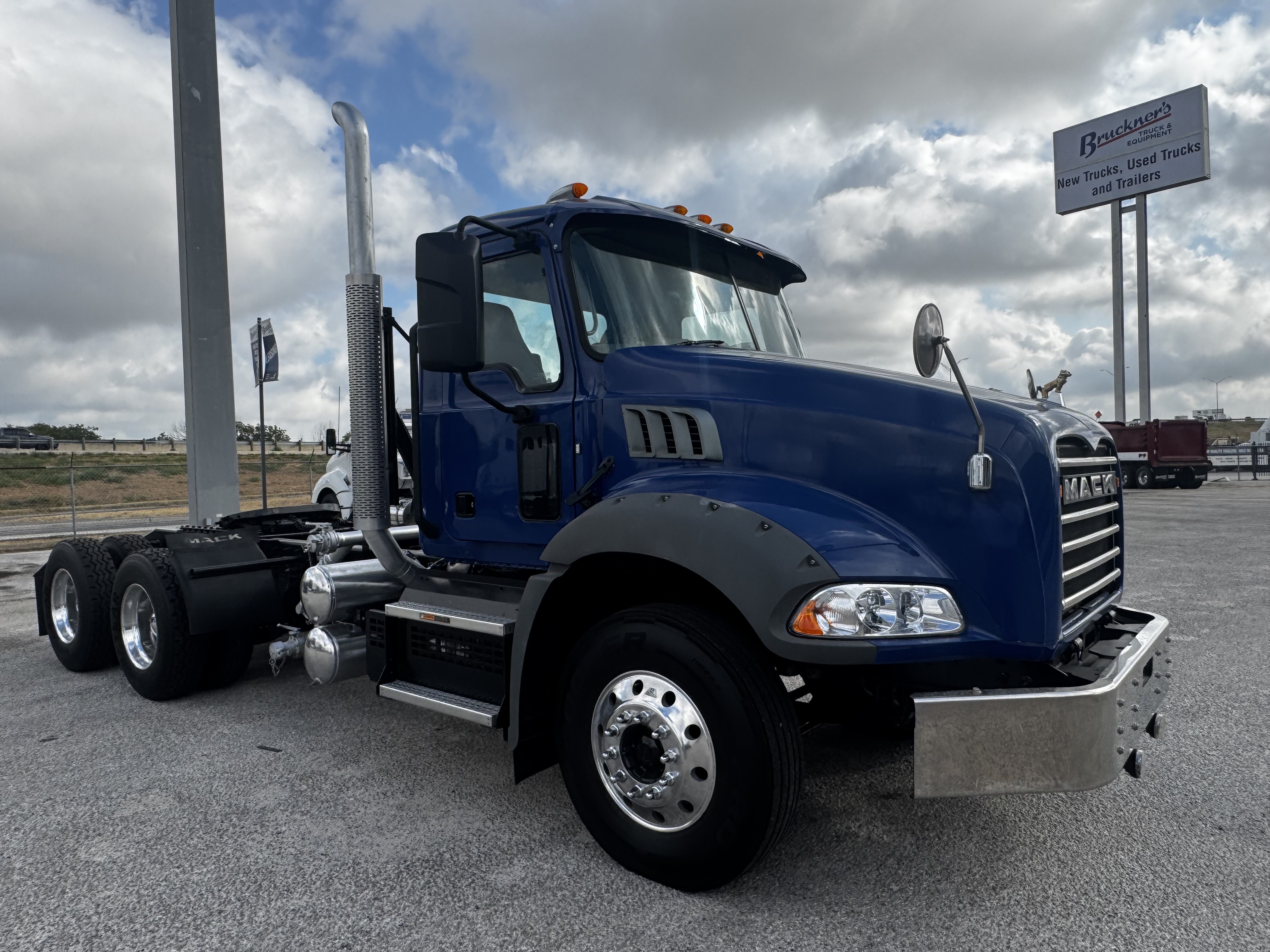 2024 Mack Granite - image 2