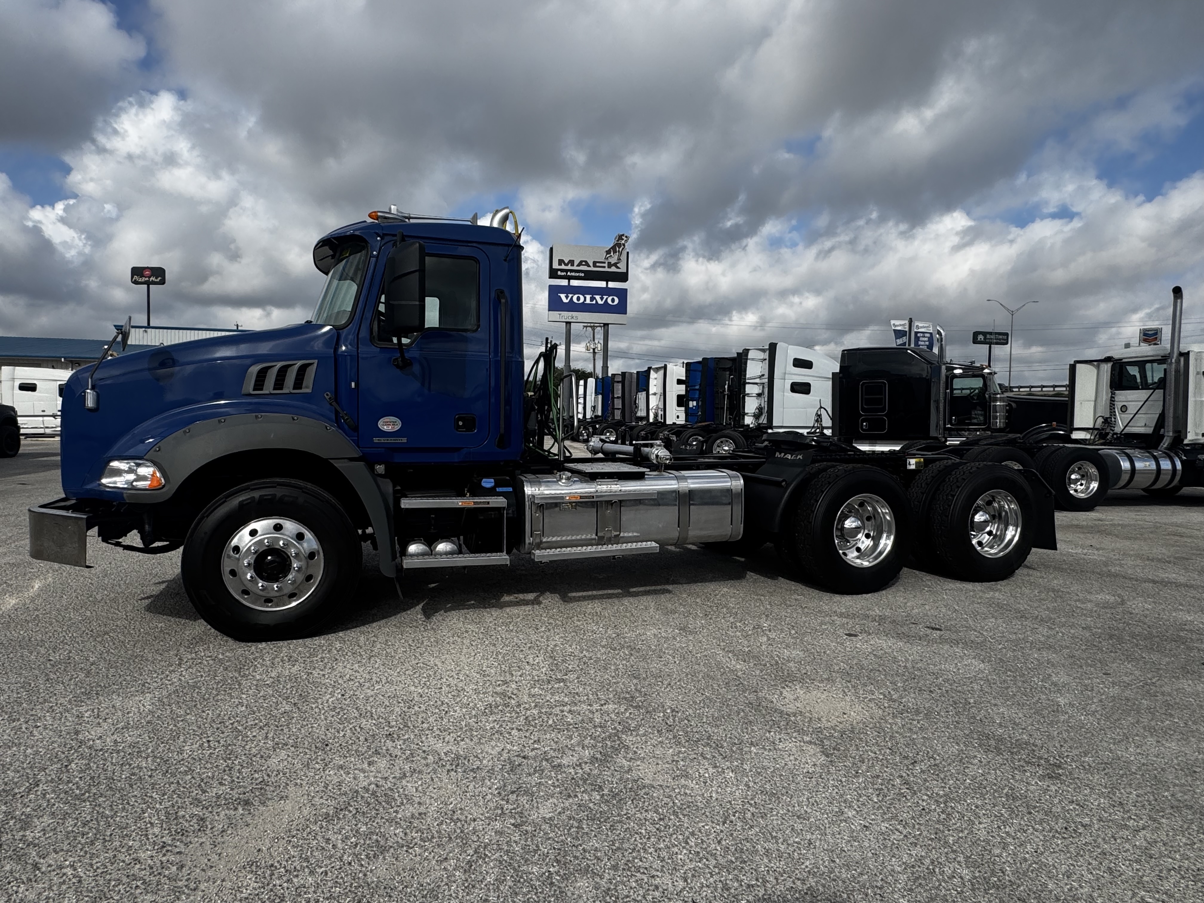 2024 Mack Granite - image 5