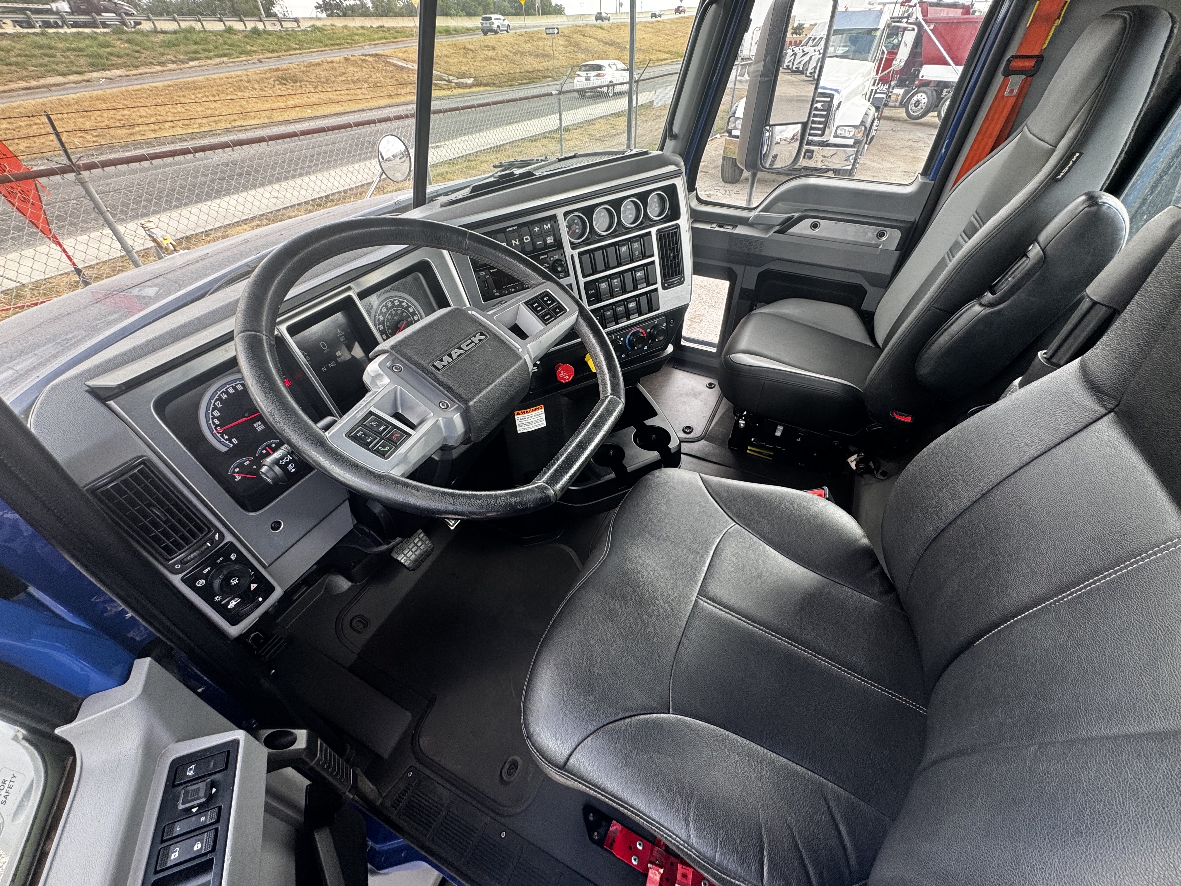 2024 Mack Granite - image 6