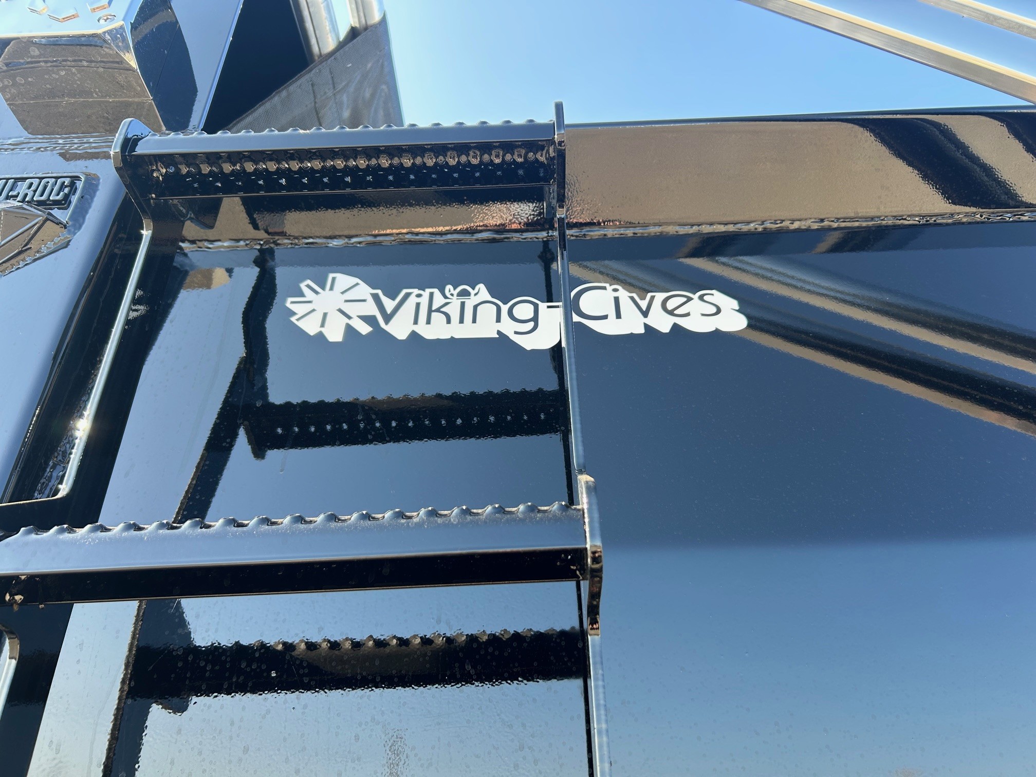 2025 Volvo - image 20