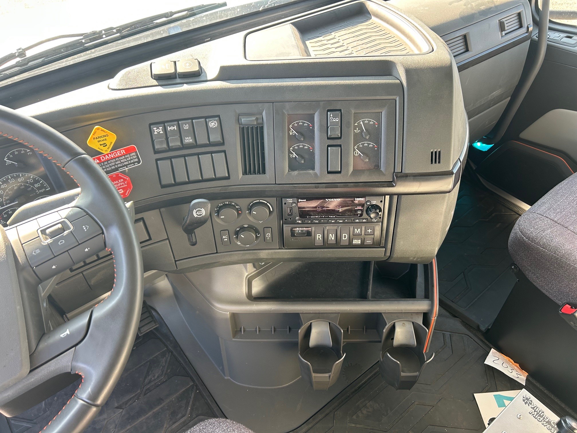 2025 Volvo - image 10