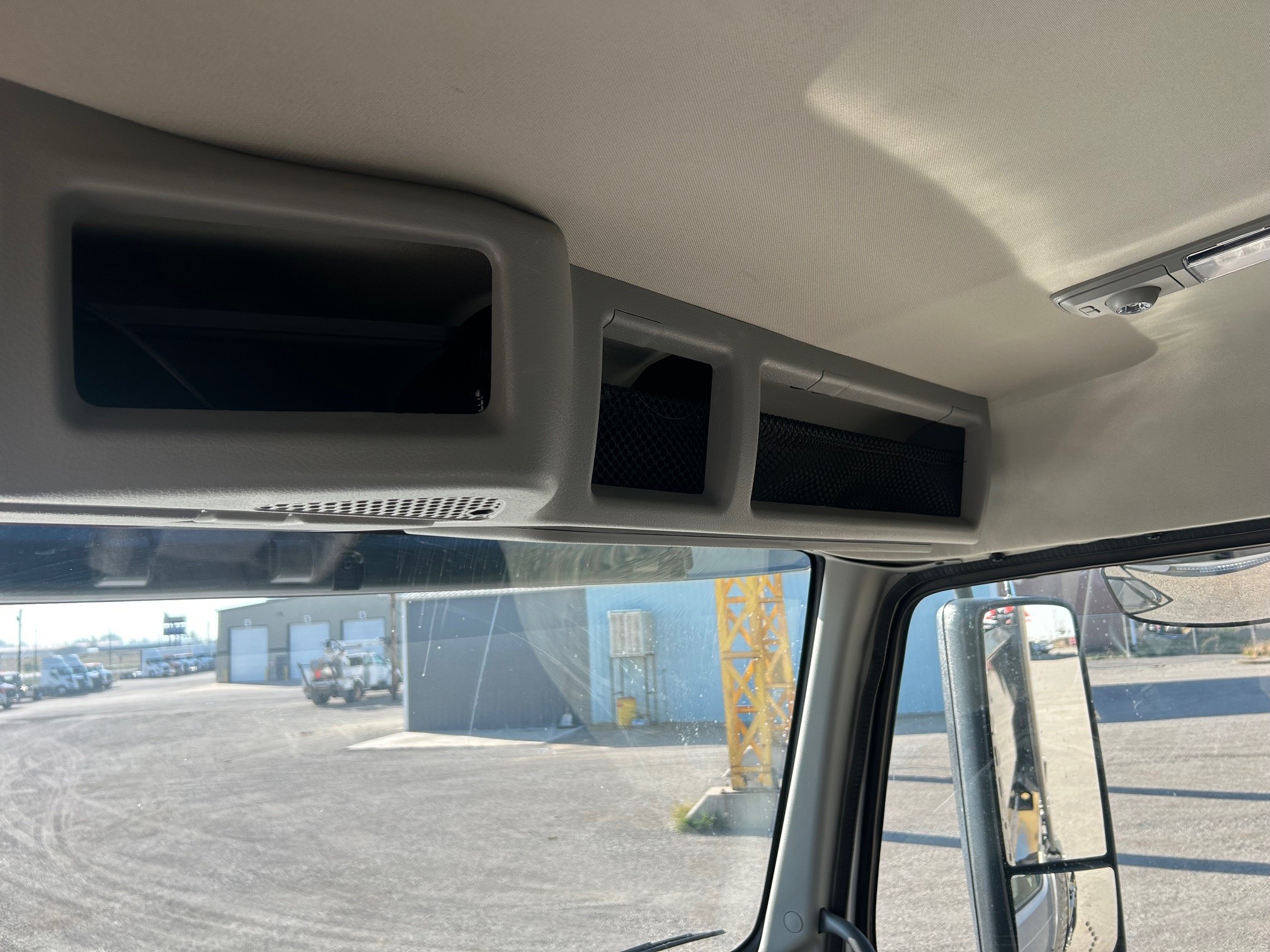 2025 Volvo - image 12