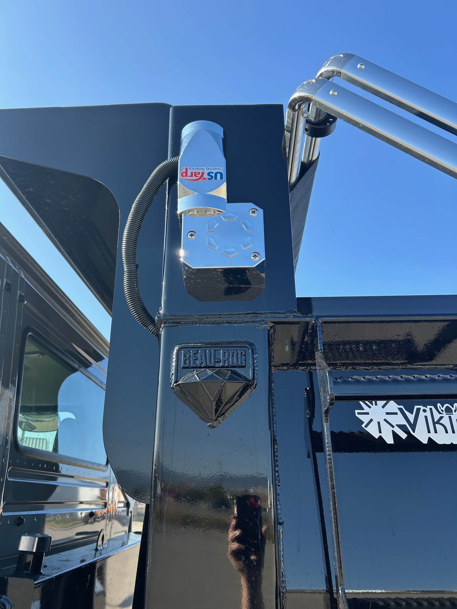 2025 Volvo - image 23