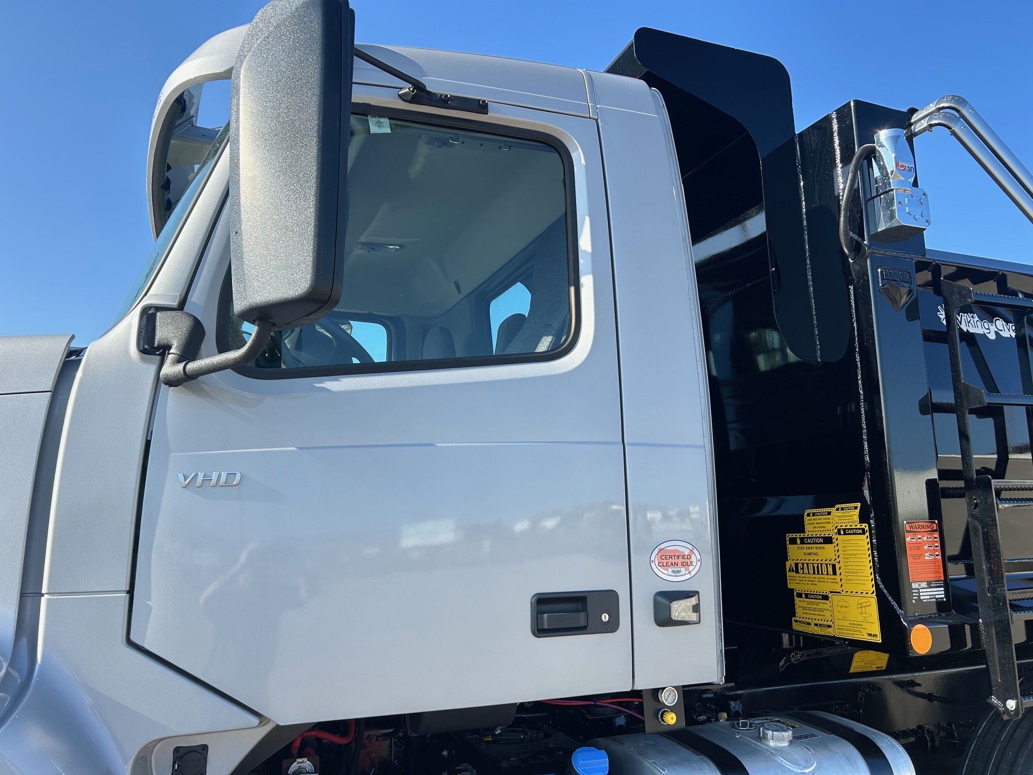 2025 Volvo - image 19