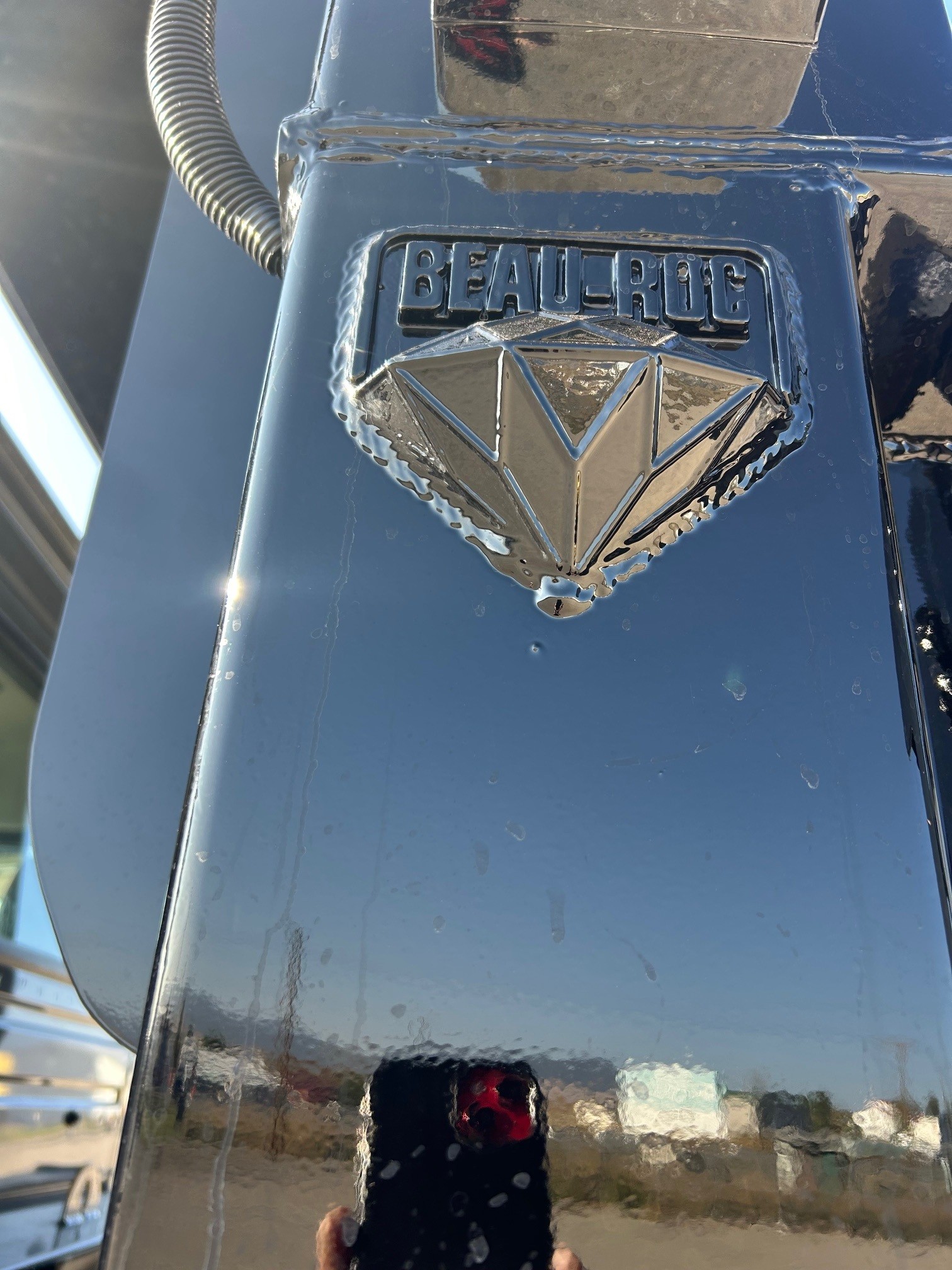 2025 Volvo - image 22