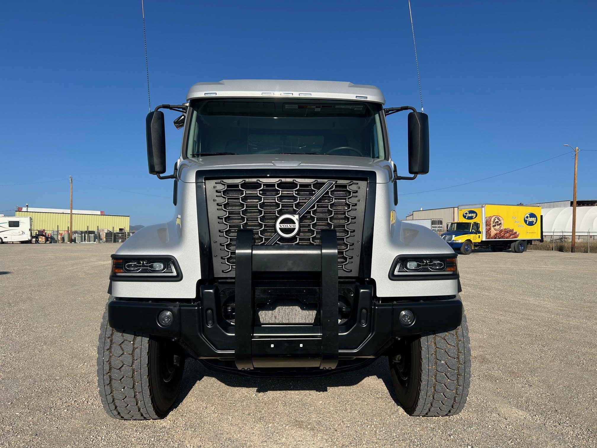 2025 Volvo - image 16