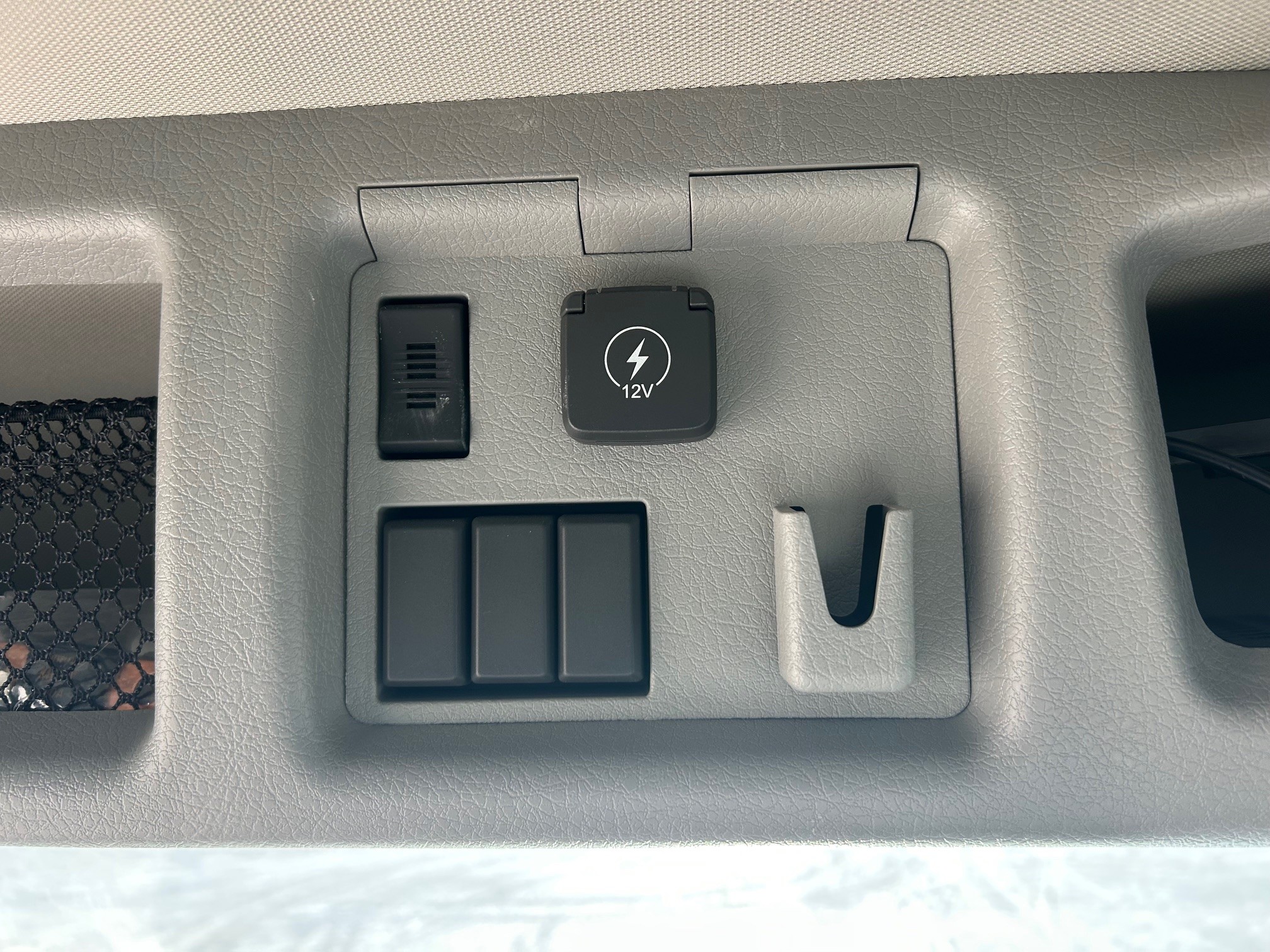 2025 Volvo - image 14