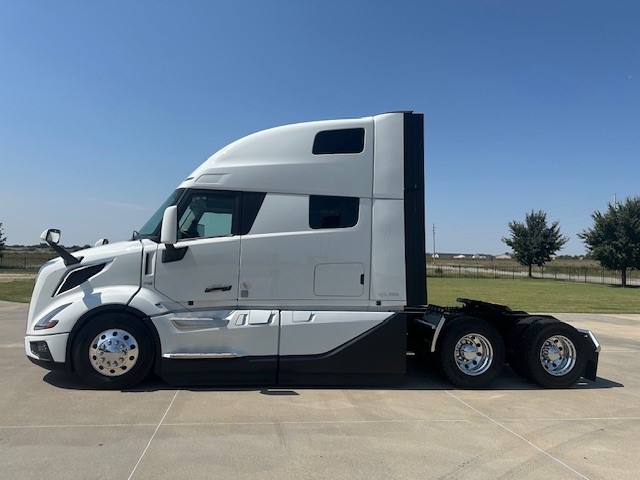 2026 Volvo - image 2