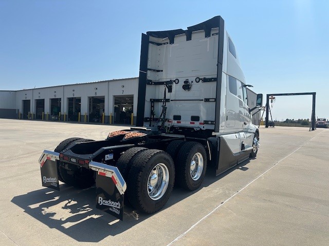 2026 Volvo - image 6