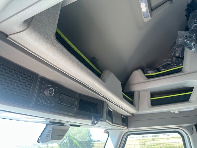 2026 Volvo - image 16