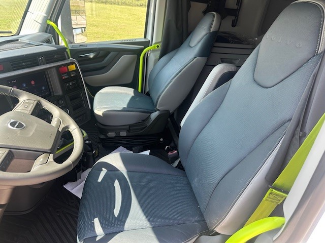 2026 Volvo - image 11