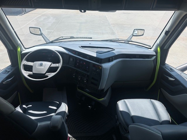 2026 Volvo - image 26