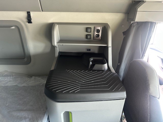 2026 Volvo - image 21