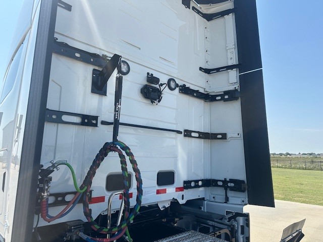 2026 Volvo - image 3