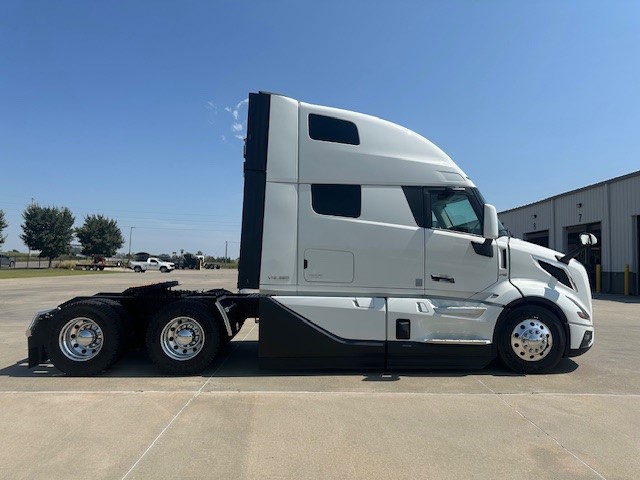 2026 Volvo - image 7