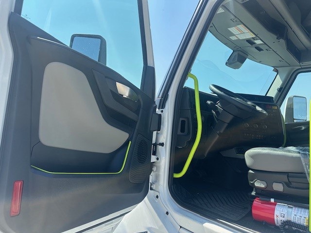 2026 Volvo - image 10