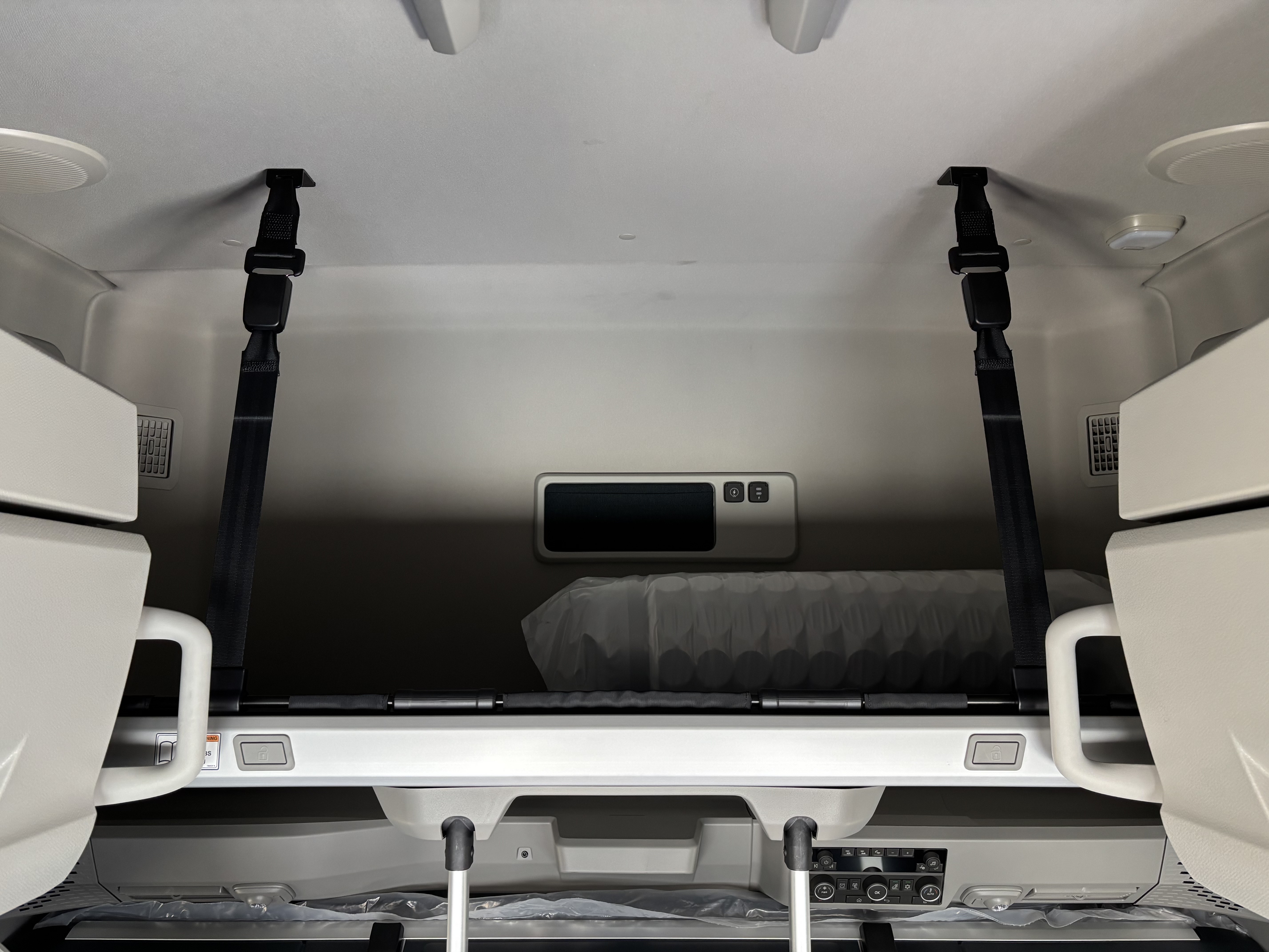 2026 Volvo - image 11