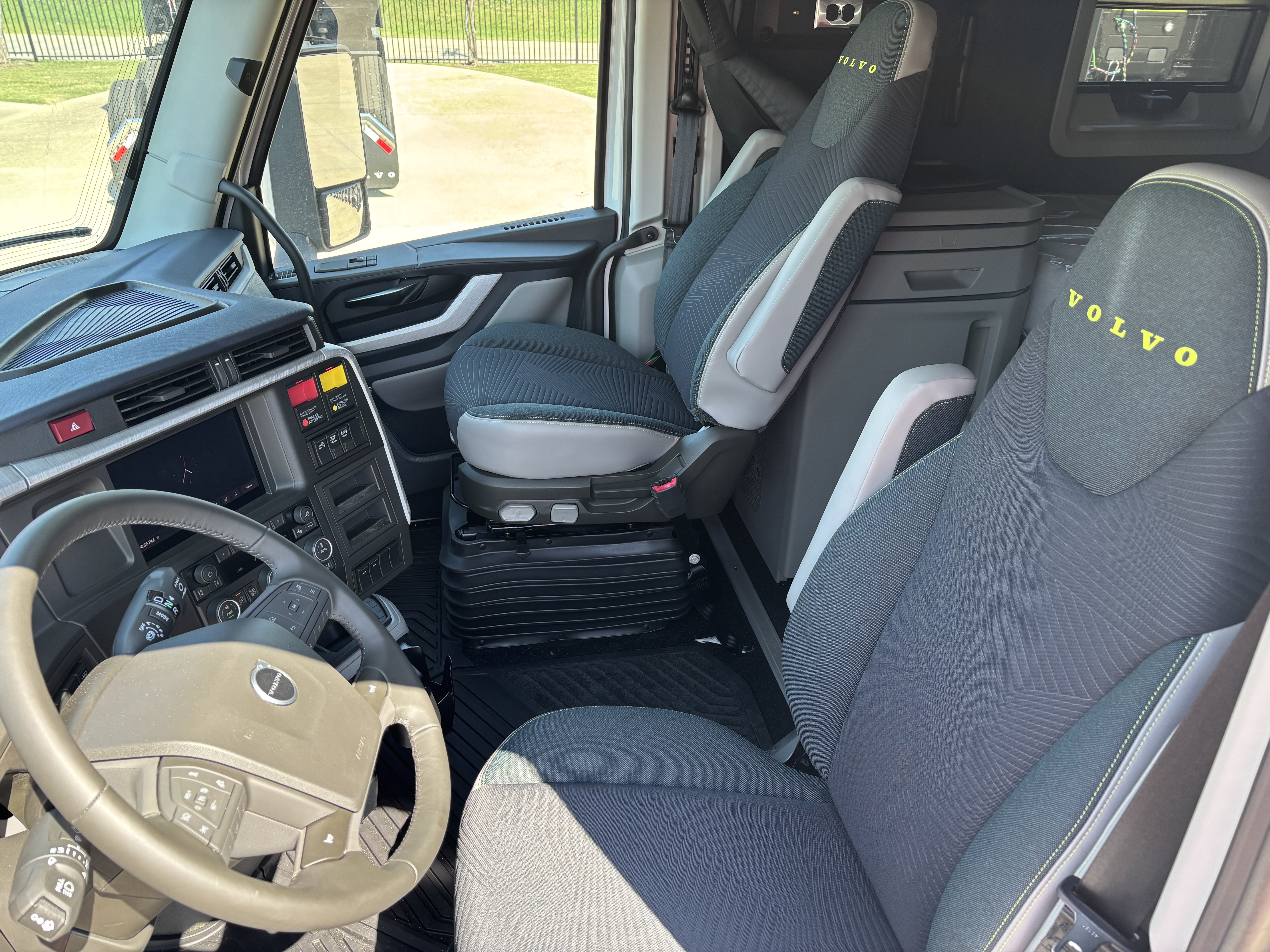 2026 Volvo - image 6