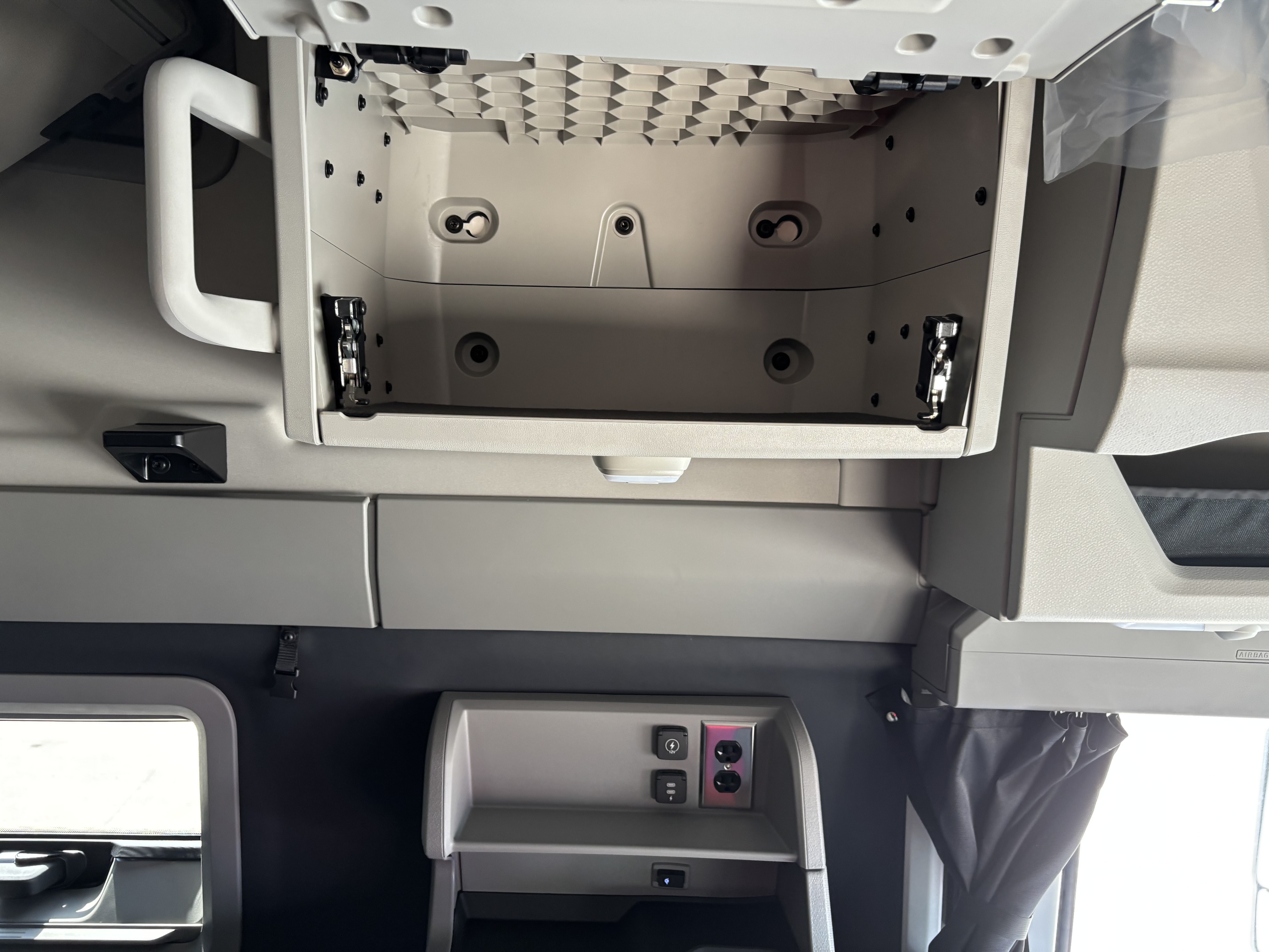 2026 Volvo - image 17