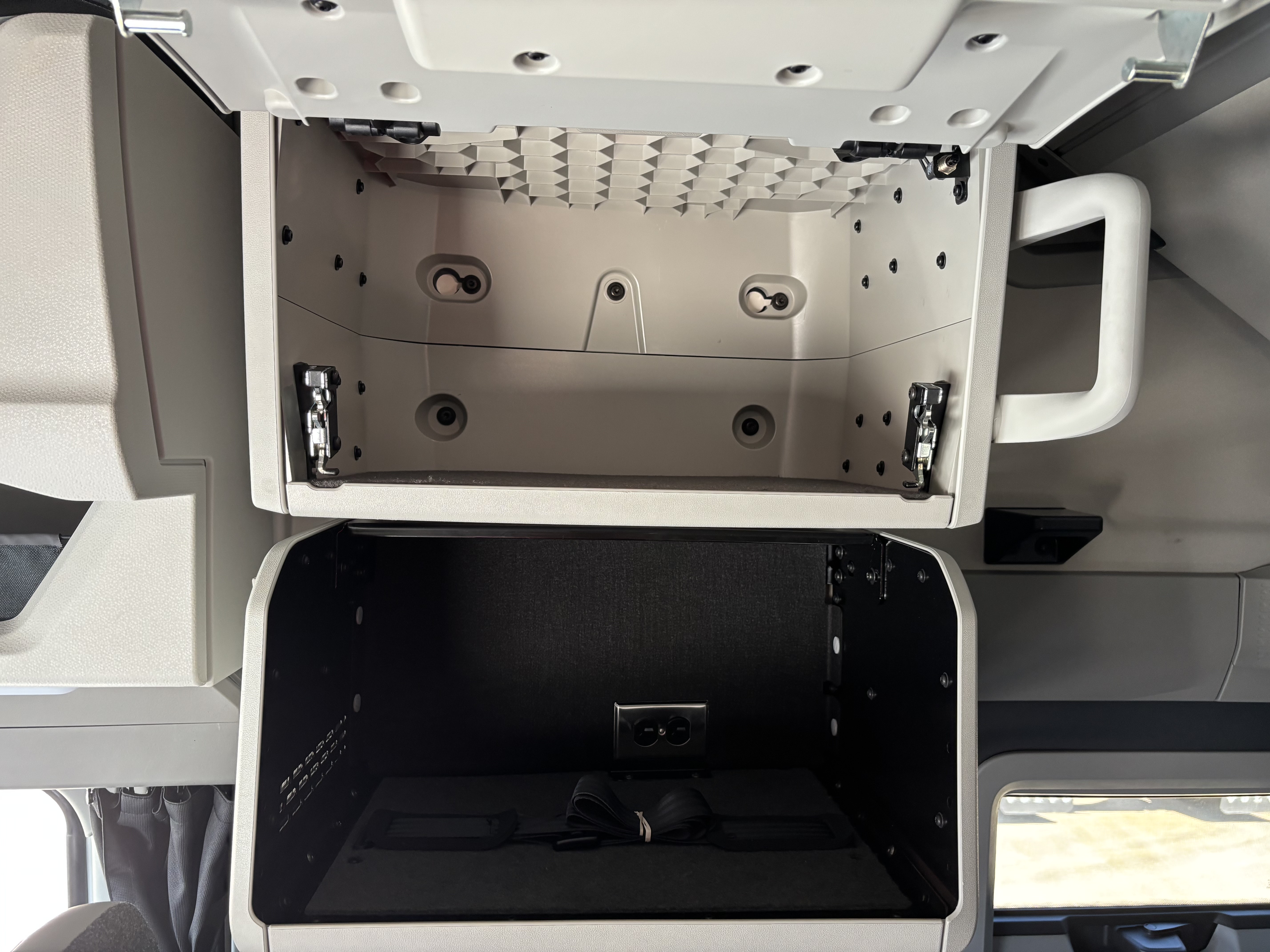 2026 Volvo - image 16