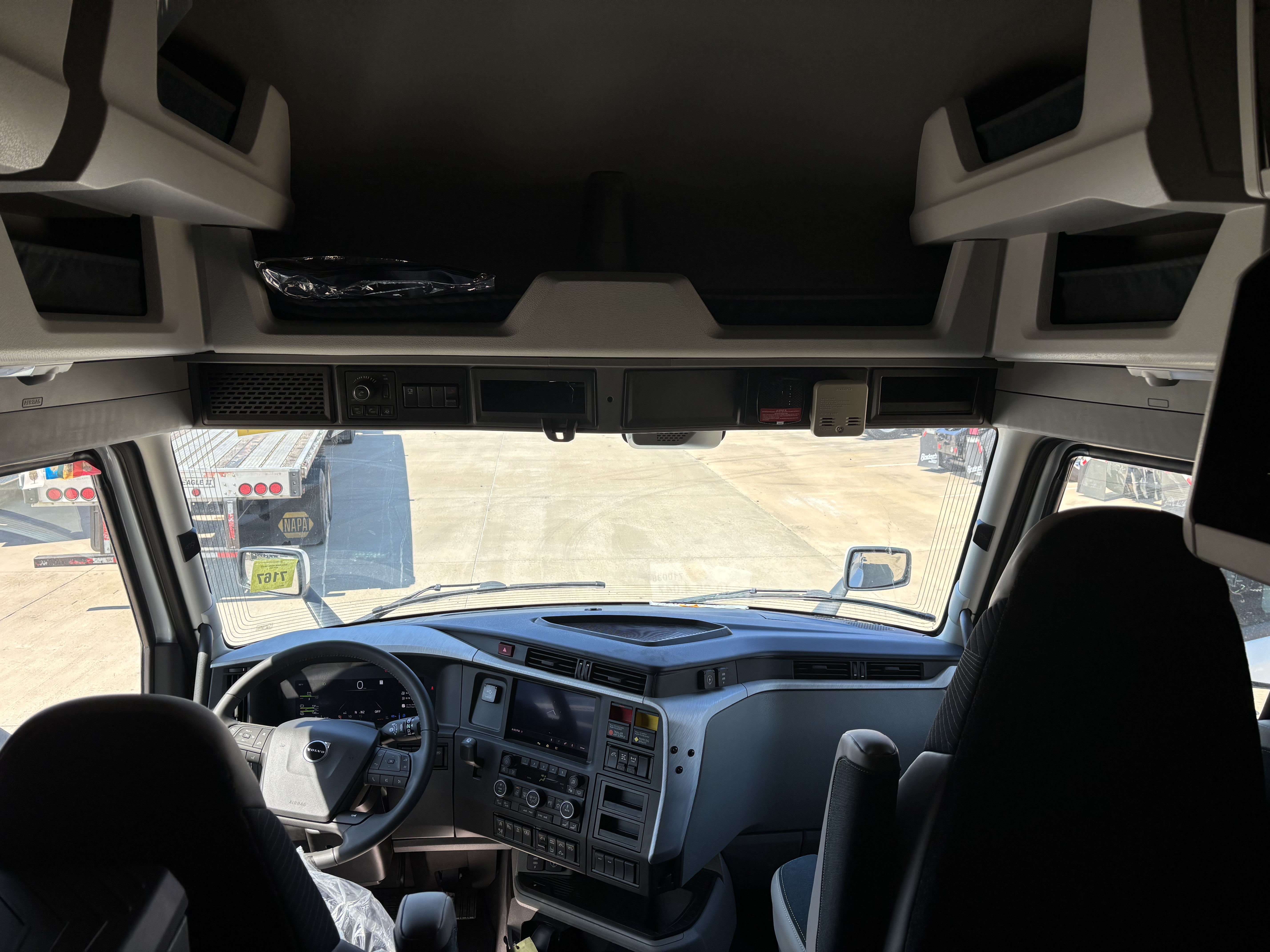 2026 Volvo - image 18