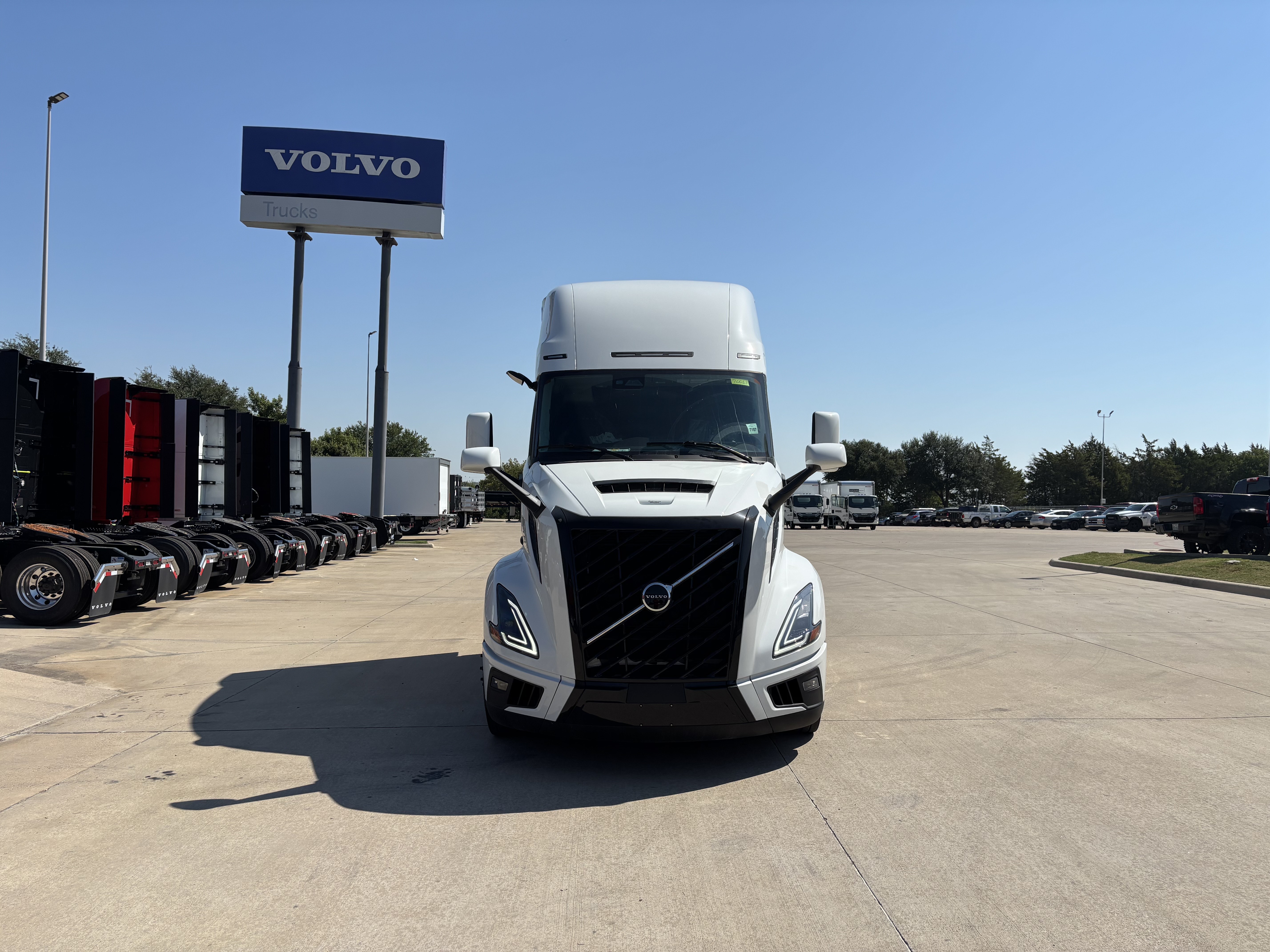 2026 Volvo - image 5