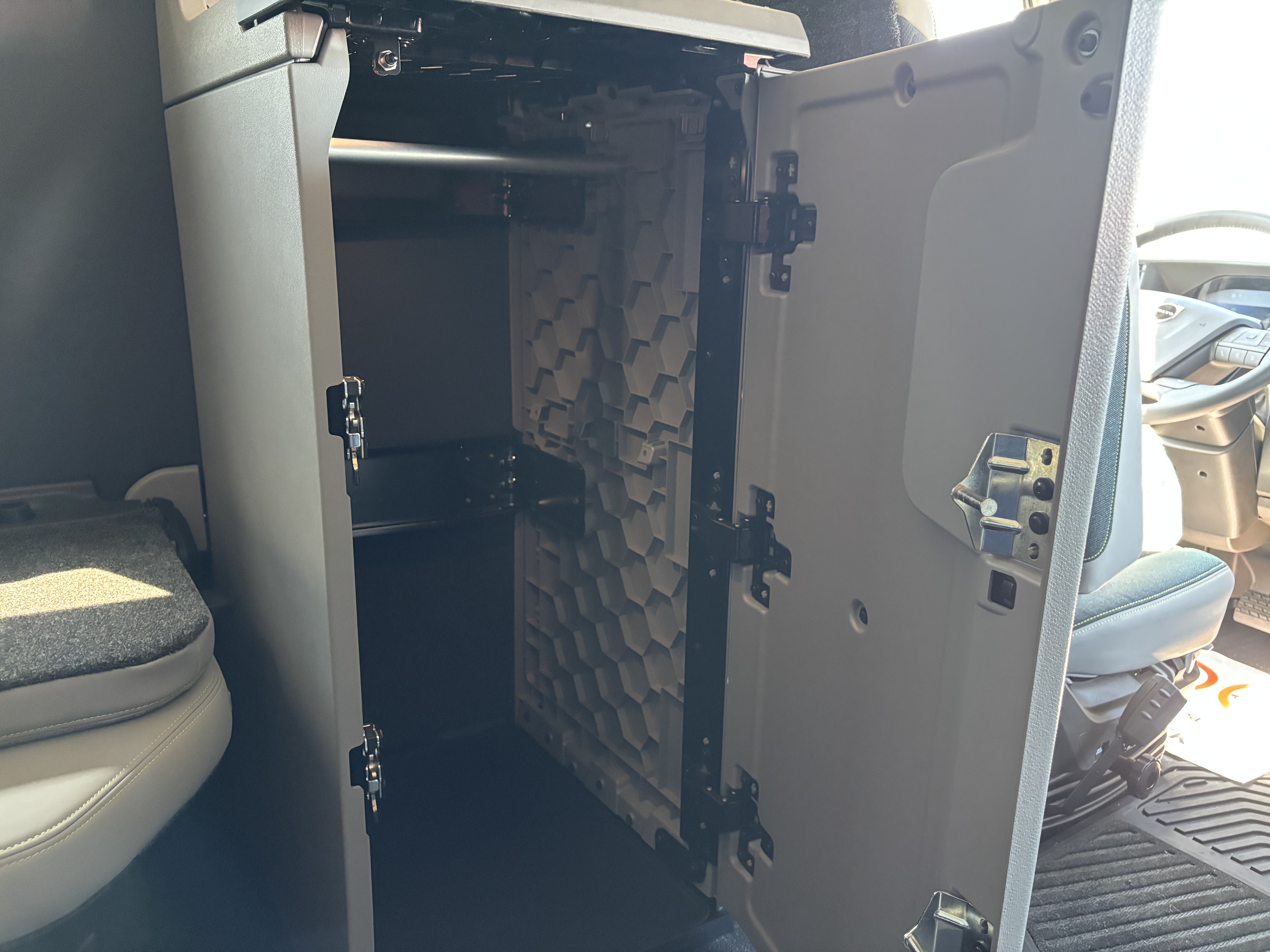 2026 Volvo - image 19