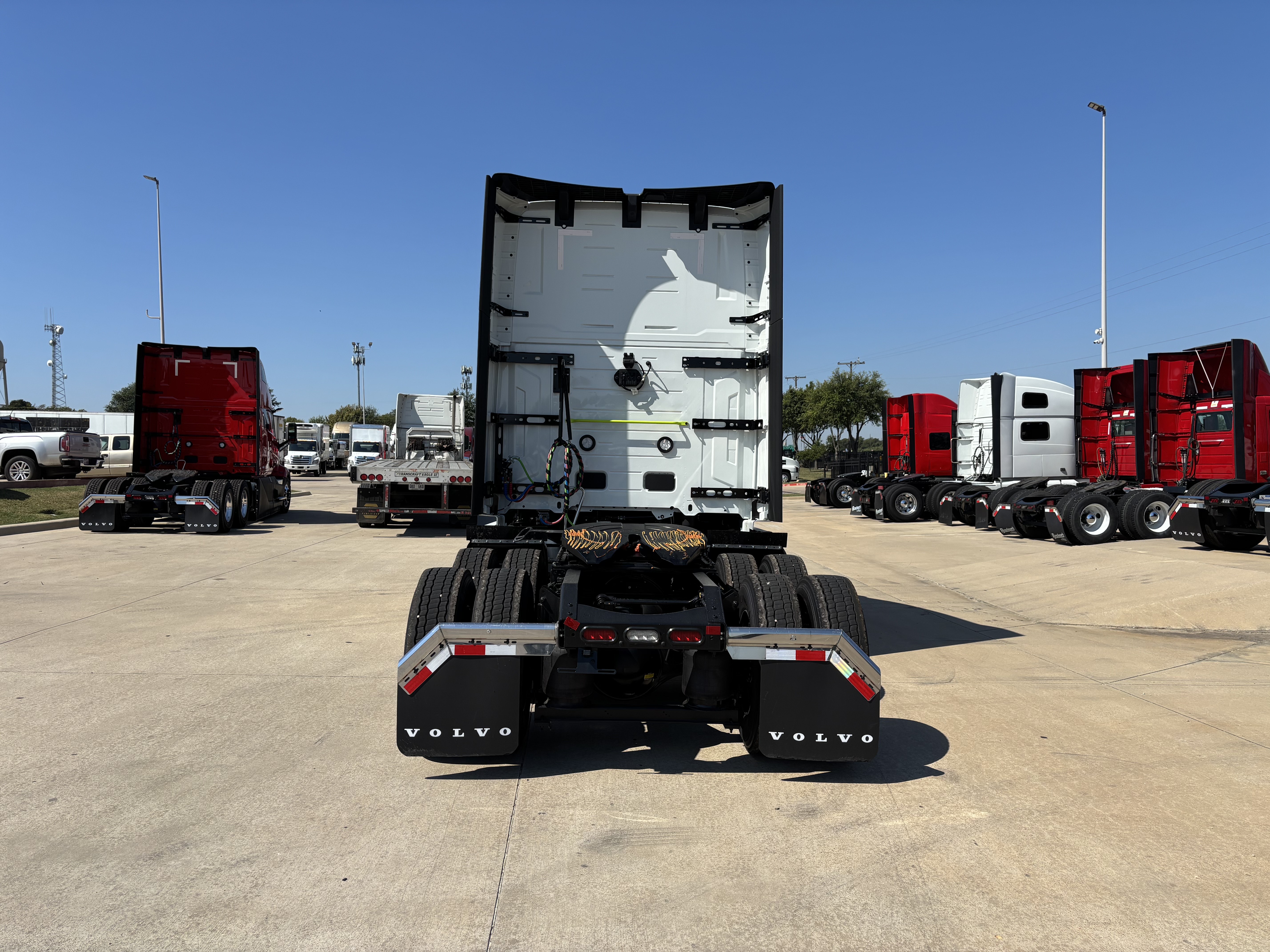 2026 Volvo - image 3