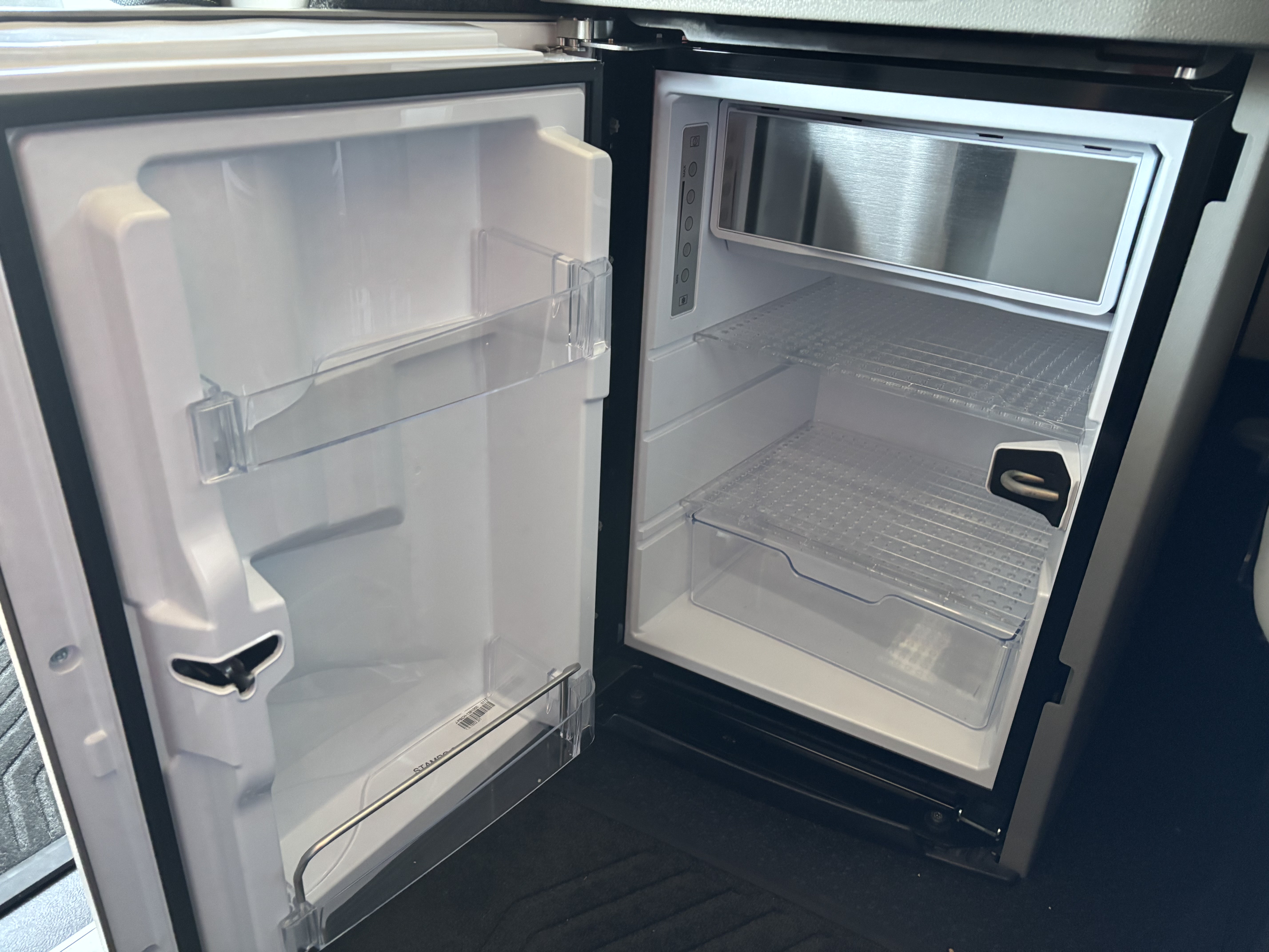 2026 Volvo - image 15