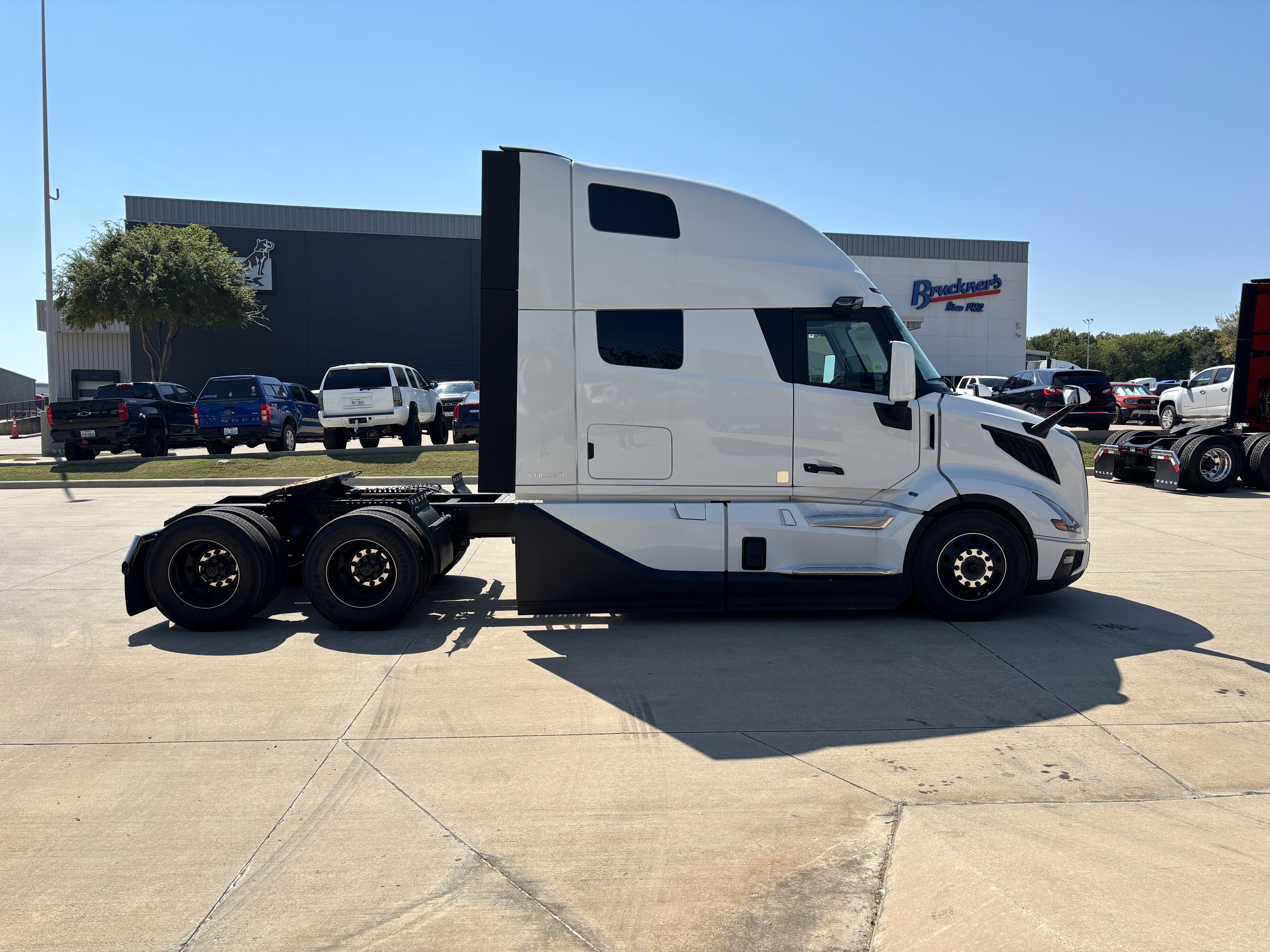 2026 Volvo - image 4