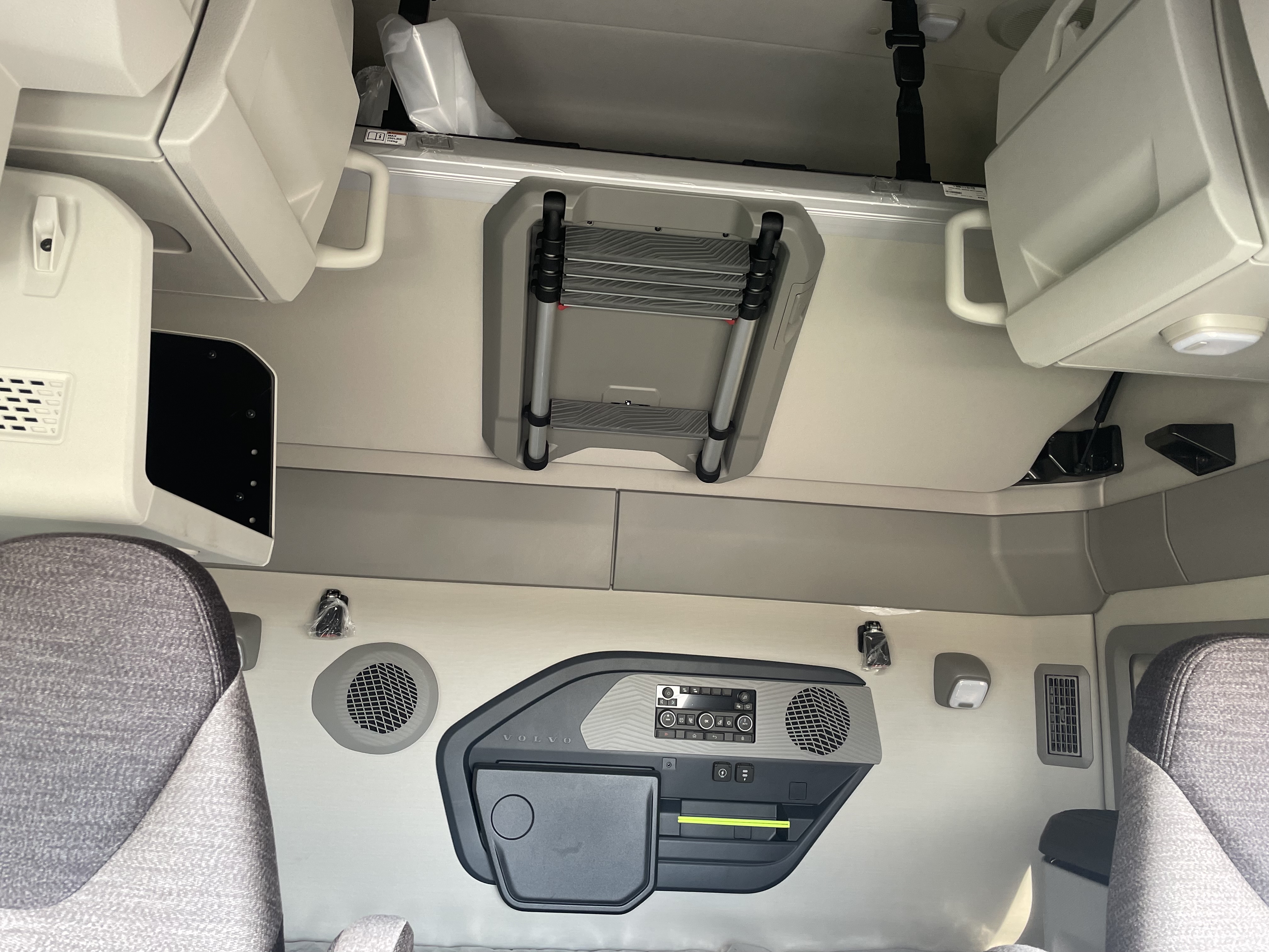 2026 Volvo - image 20