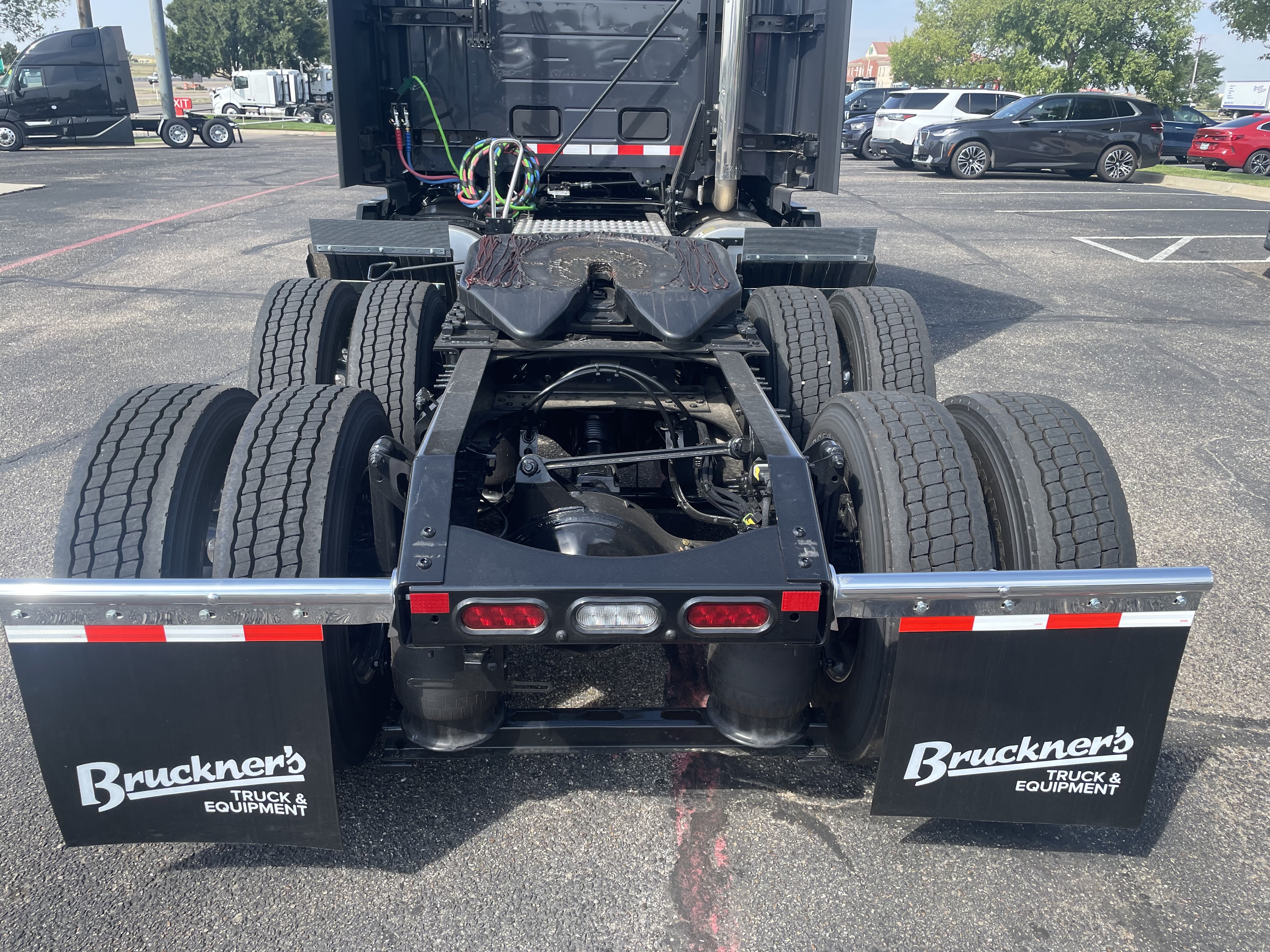 2026 Volvo - image 9