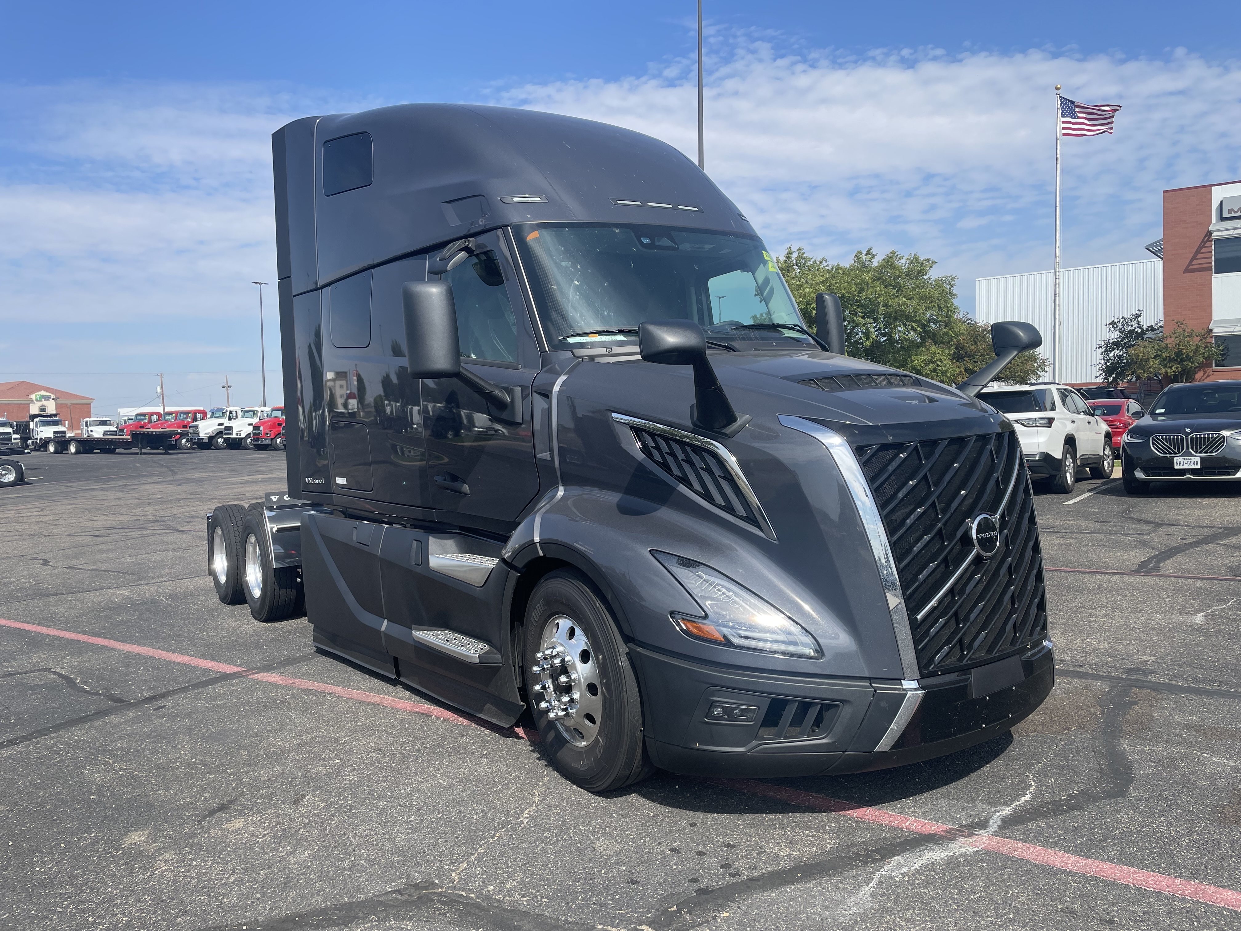 2026 Volvo - image 3