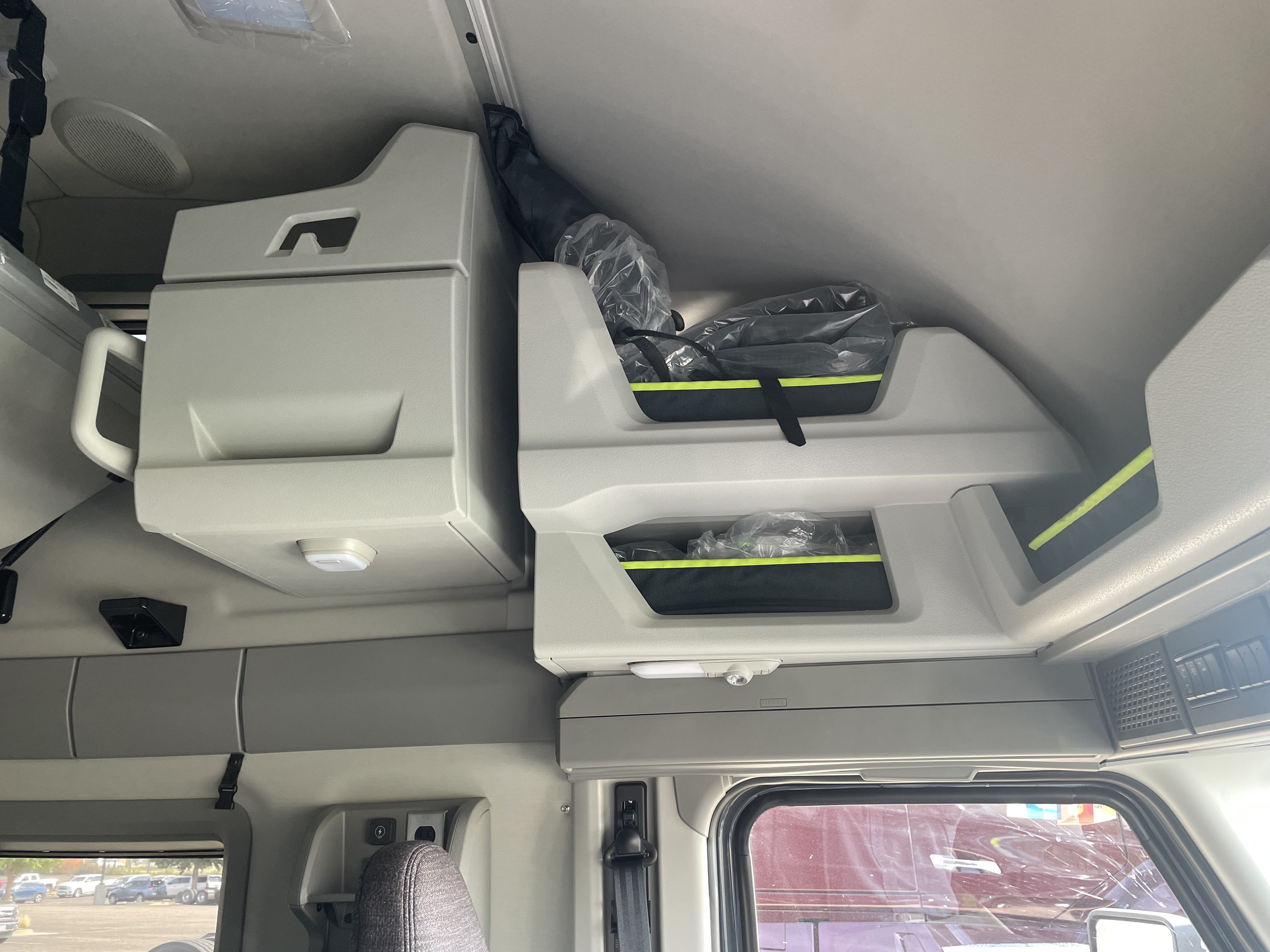 2026 Volvo - image 16