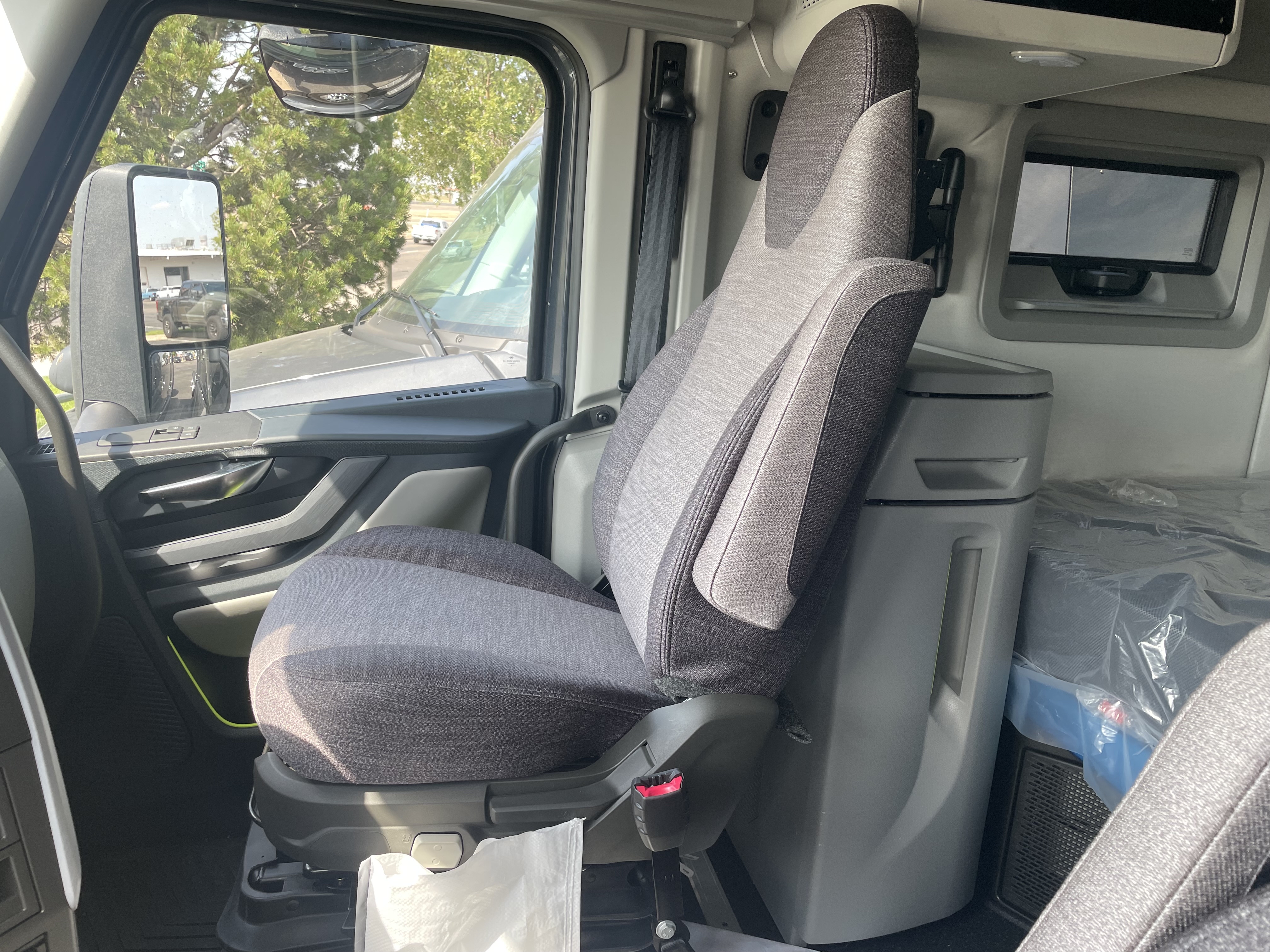 2026 Volvo - image 17